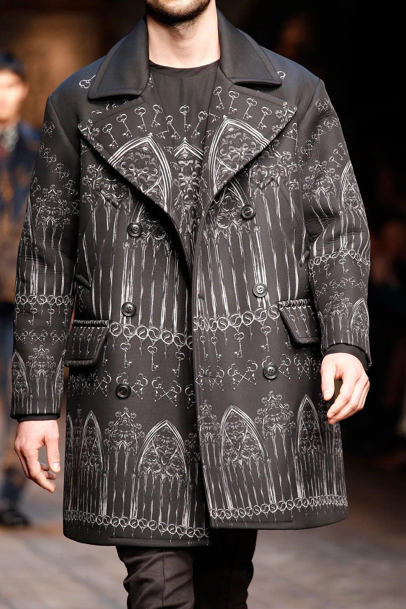 DOLCE & GABBANA Fall 2014 'Norman Kings Collection' Cathedral print heavy coat comes in a black & white wool / silk with a full liner featuring a large lapel, flap pockets, and a double breasted closure. Comes with tags. Made in Italy.
Very Good
