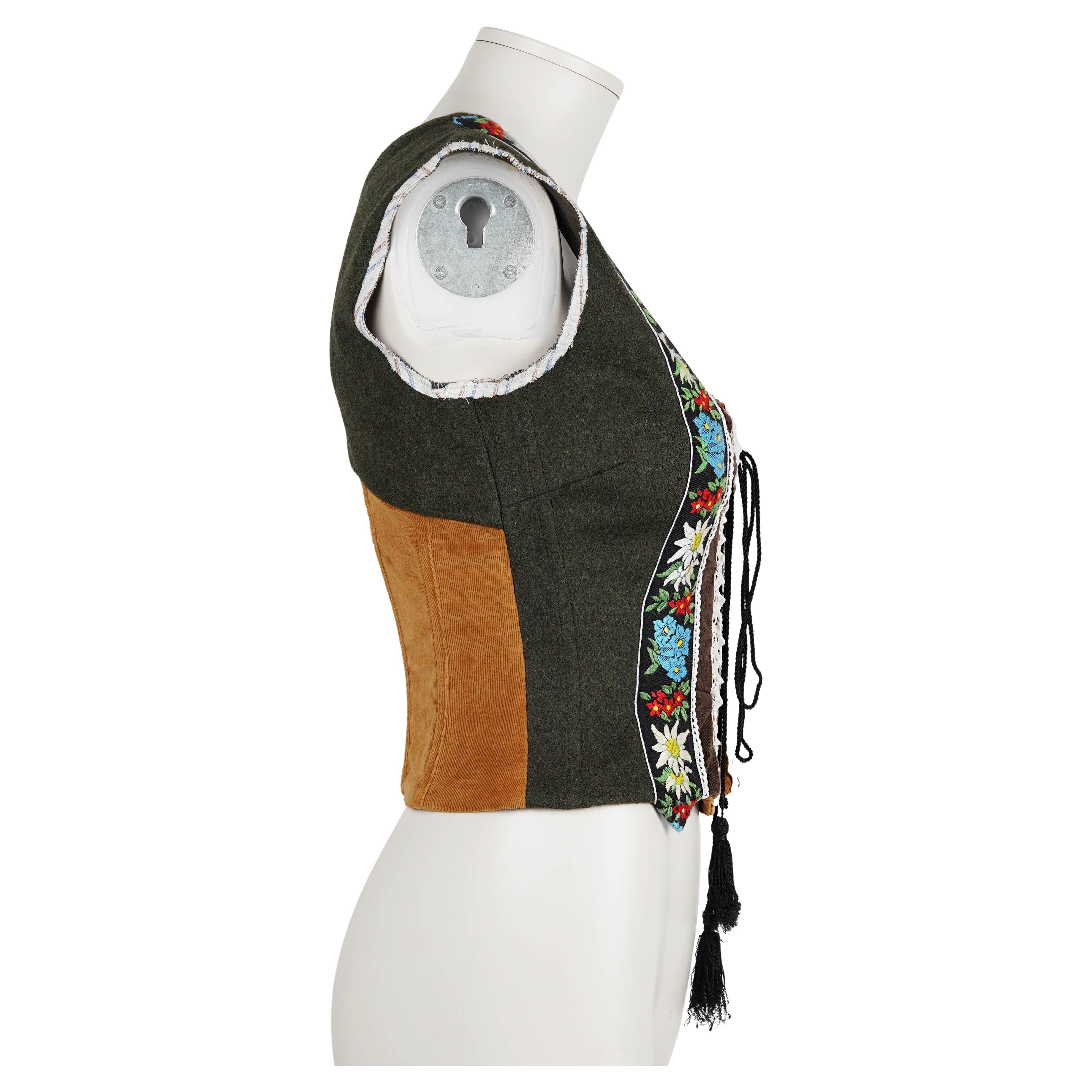 D&G Fall/Winter 2002 Tyrol Corset Top, IT 42 im Zustand „Gut“ im Angebot in Berlin, DE
