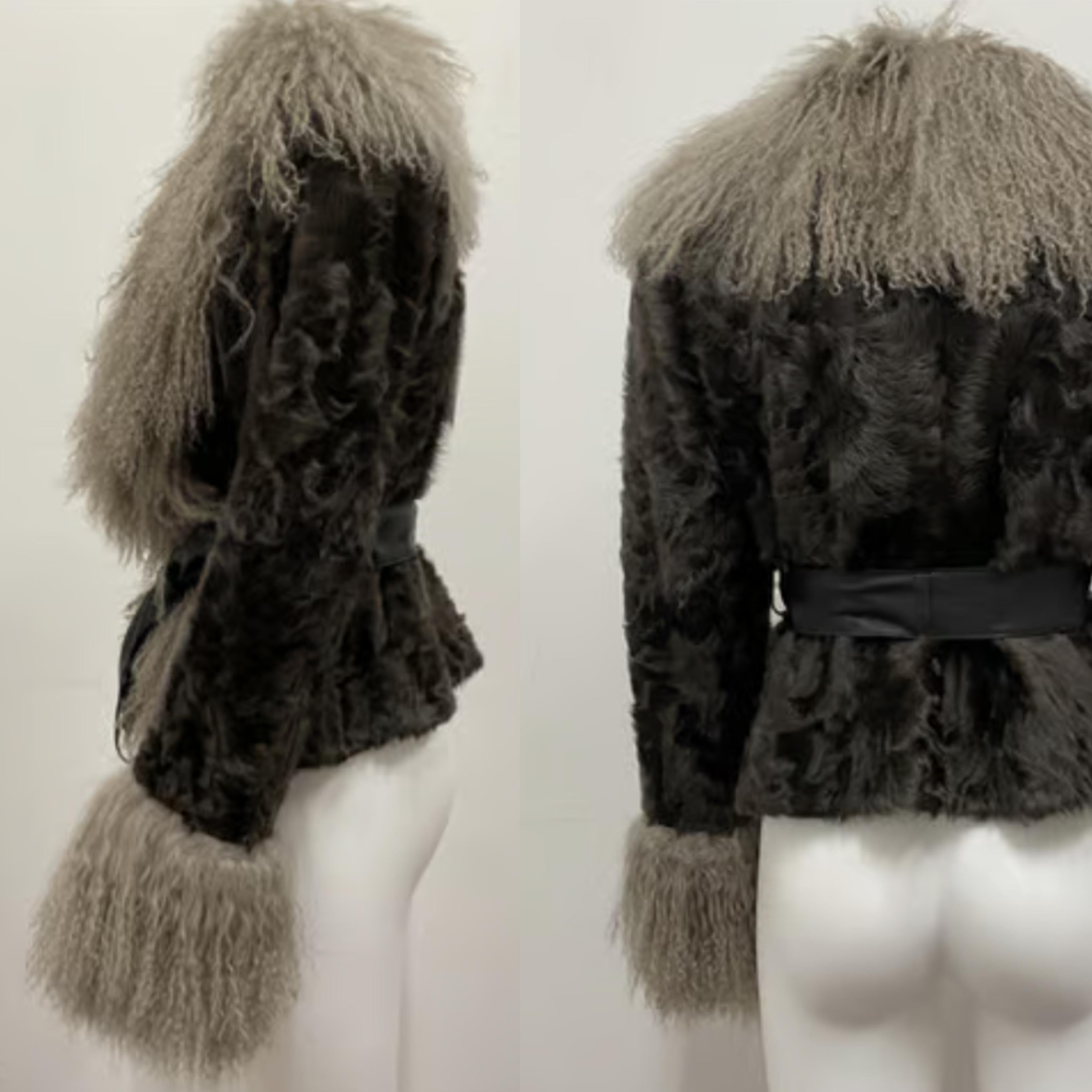 Tag D&G

Size 38IT/ European size S

Shoulder 47cm

Chest 40cm 

Length 50cm 

Sleeve 50cm 

50% lamb/ 40% tibet lambskin/ 10% lambskin 

Lining 97% polyester 

Fur applic - 100% tibet lambskin 

 

Perfect condition 

 

Shipping worldwide with