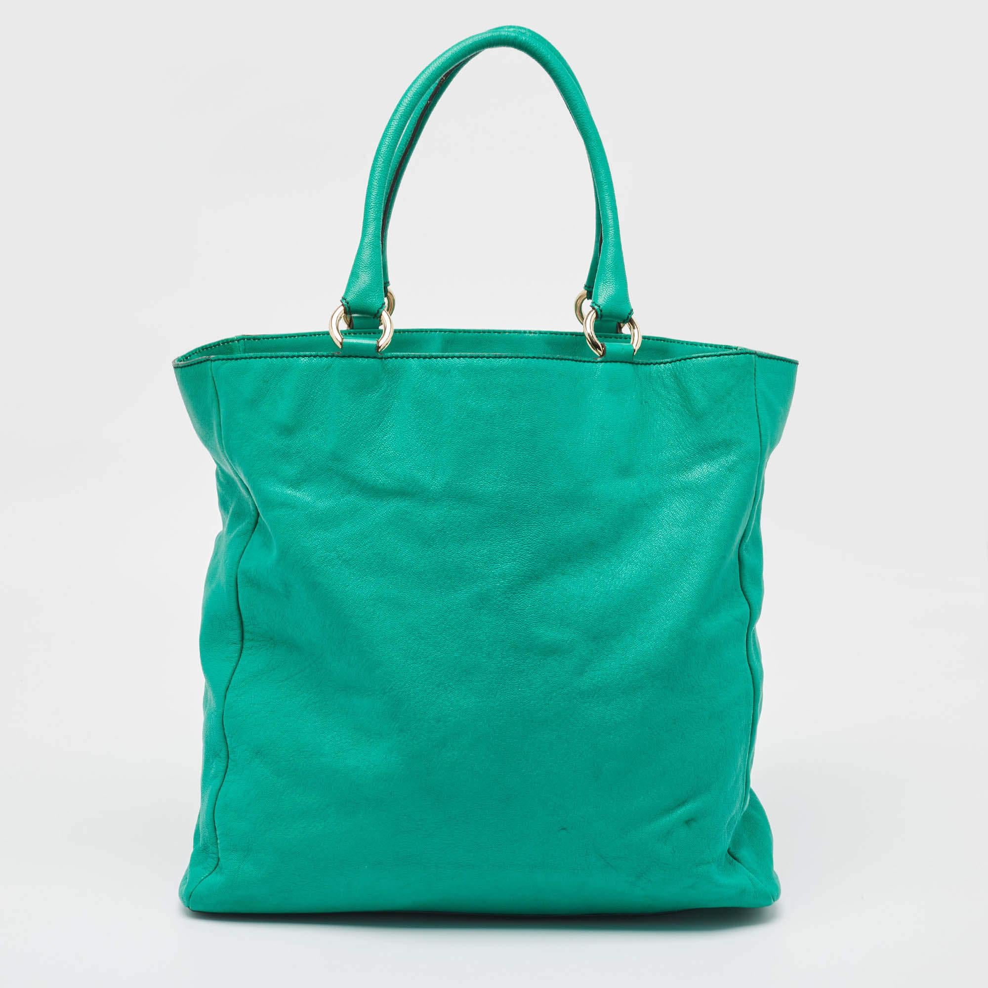 The architectural shape of this tote makes it distinct and fashionable. Made from premium materials, it can be carried around conveniently and it is equipped with a perfectly-sized interior.

