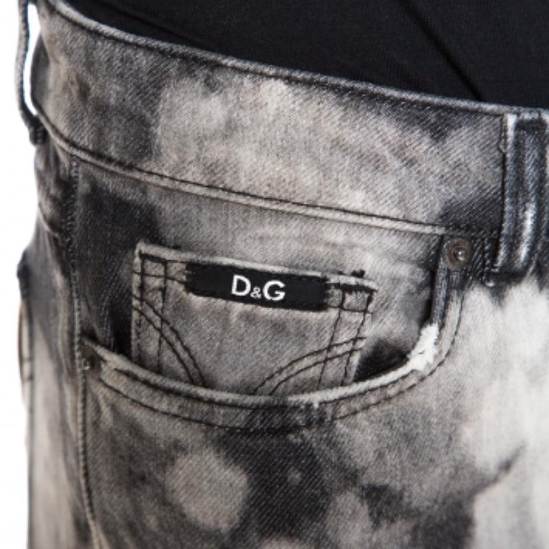 D&G Grey Acid Washed Denim Straight Fit Jeans S im Zustand „Gut“ im Angebot in Dubai, Al Qouz 2