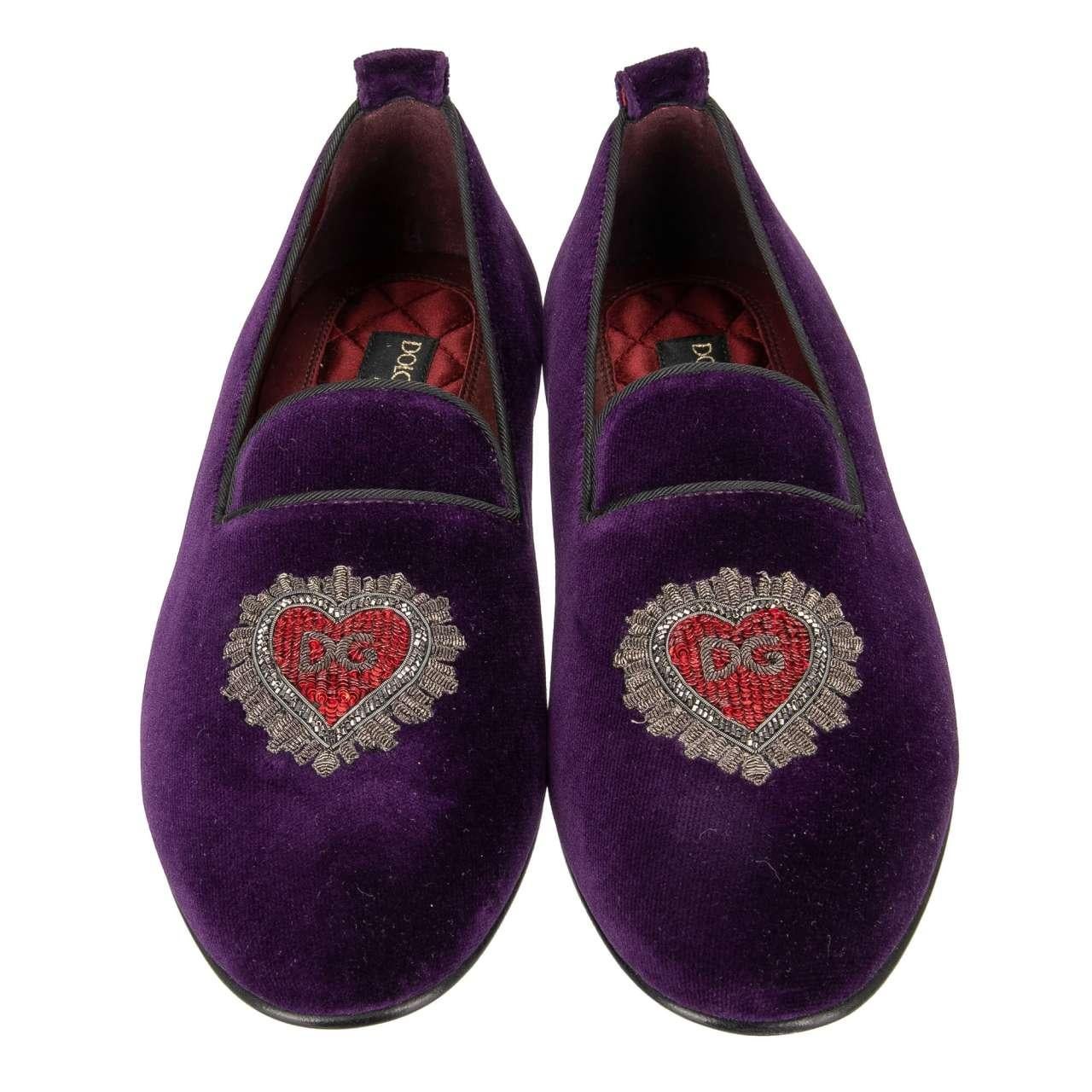 - Velvet loafer shoes YOUNG POPE with sequins embroidered heart and DG logo in purple and red by DOLCE & GABBANA - MADE IN ITALY - Former RRP: EUR 849 - New with Box - Model: A50194-AV635-80459 - Material: 100% Cotton - Sole: Leather - Color: Purple