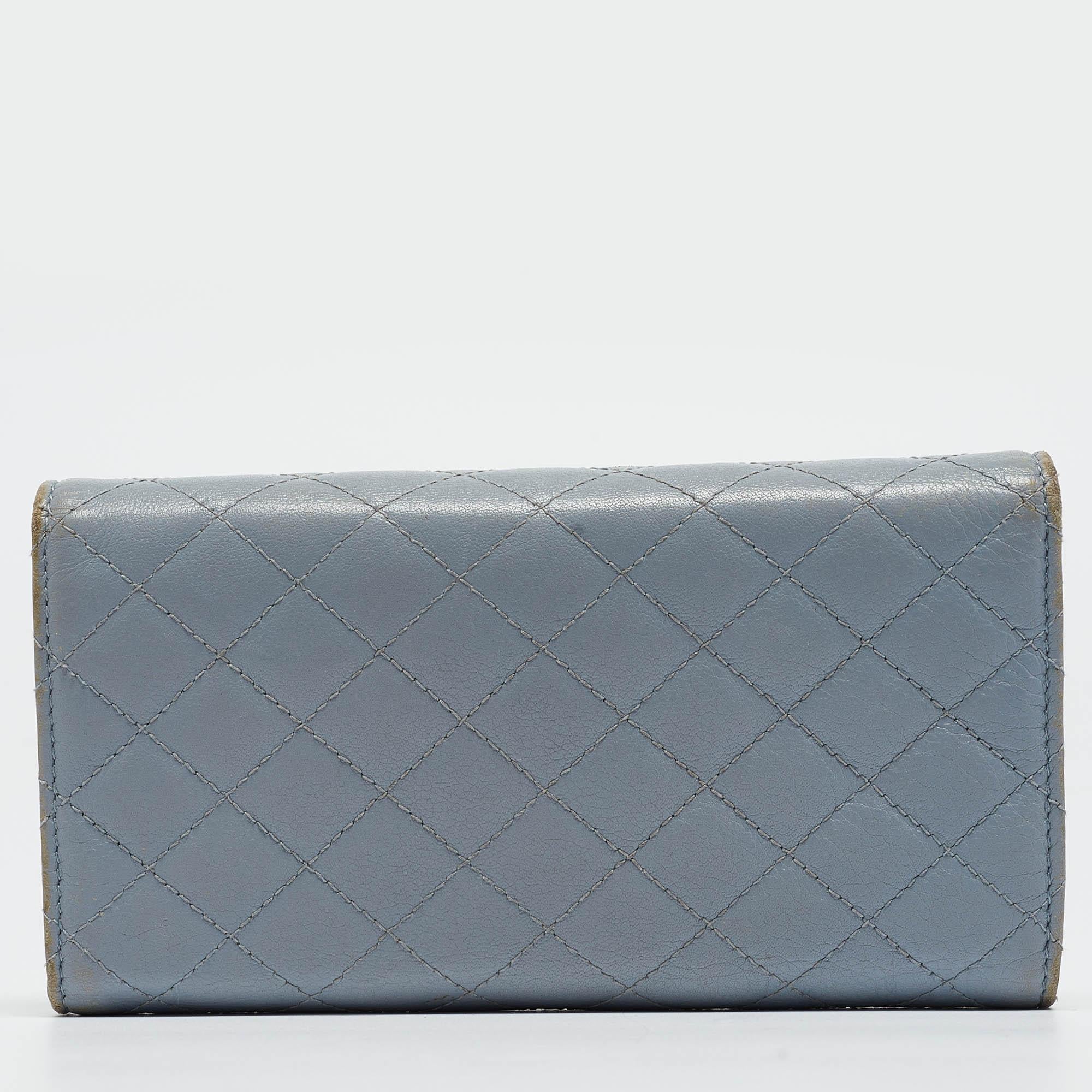 D&G Light Blue Quilted Leather Continental Wallet For Sale 3