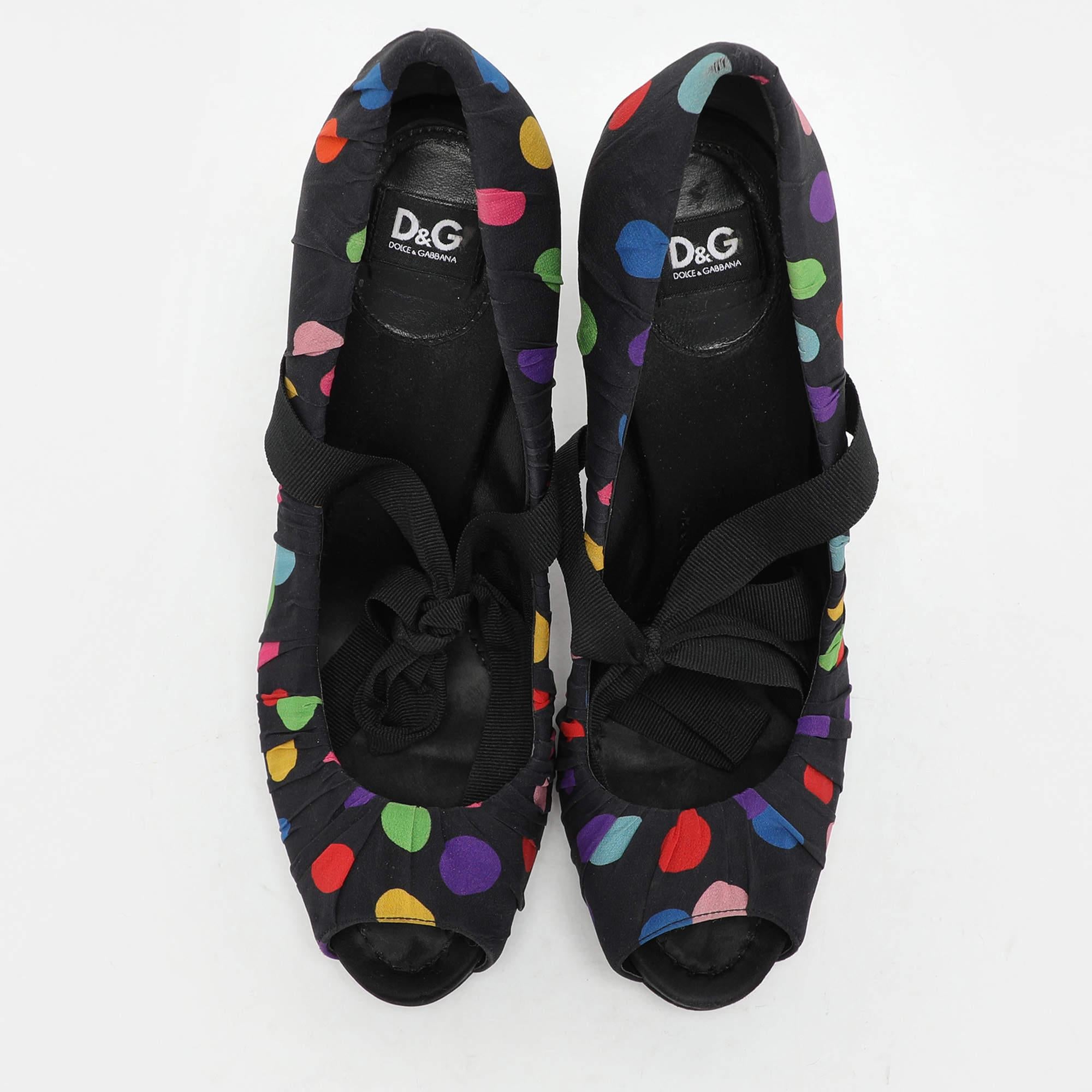 Noir D&G escarpins à bout ouvert en tissu multicolore taille 41 en vente