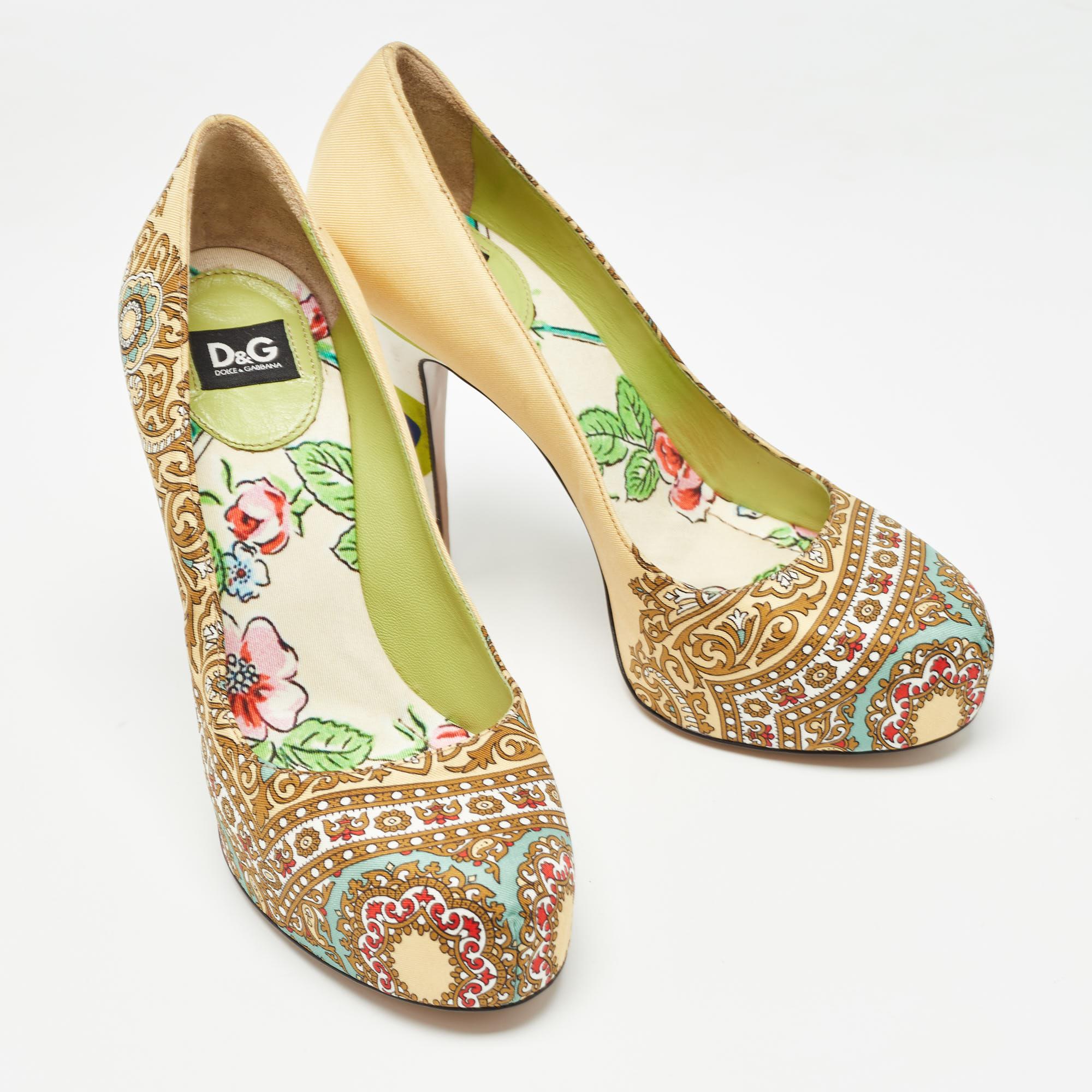 D&G Multicolor Printed Fabric Platform Pumps Size 36.5 In Good Condition For Sale In Dubai, Al Qouz 2