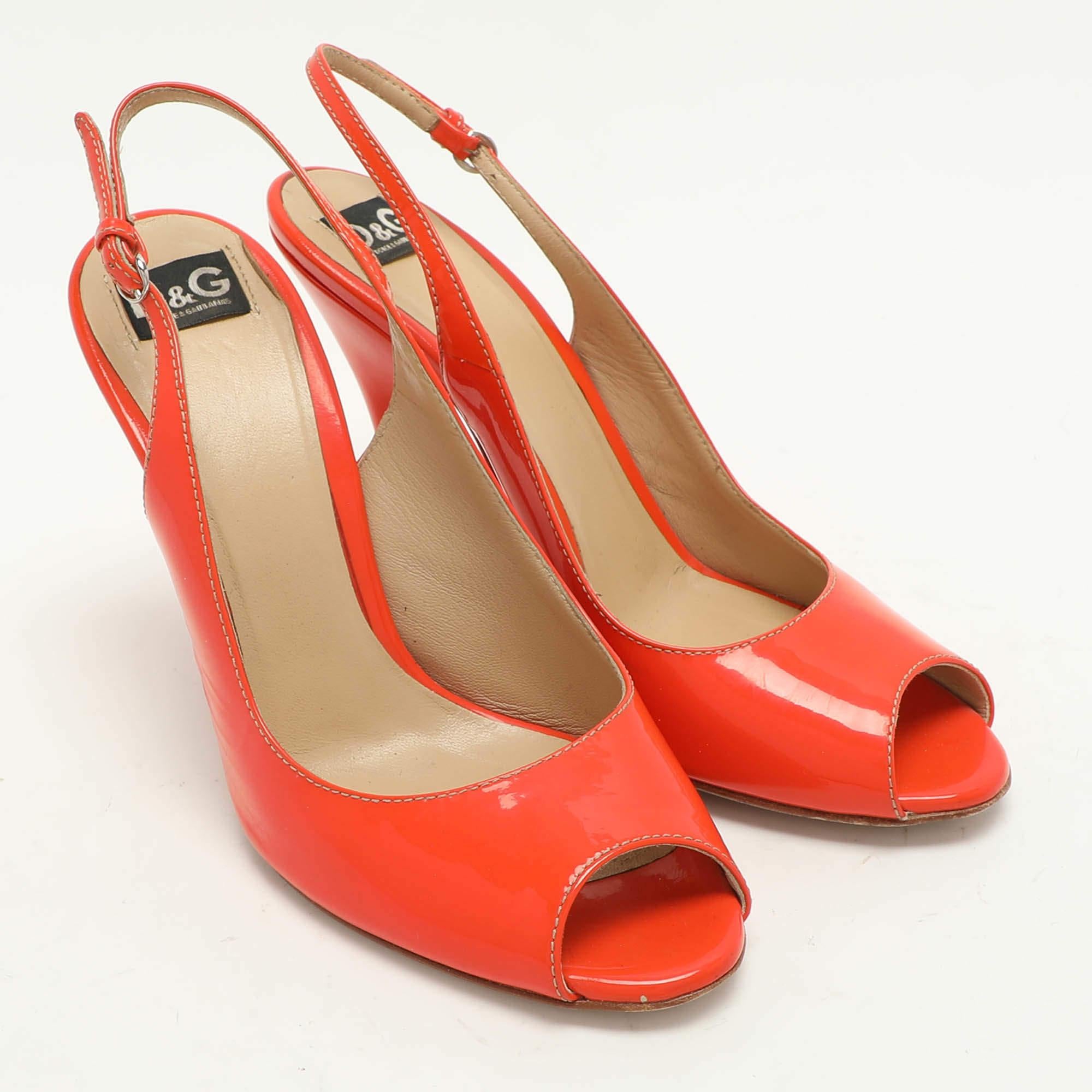D&G Orangefarbene Peep Toe Slingback-Sandalen aus Lackleder Größe 38 Damen im Angebot
