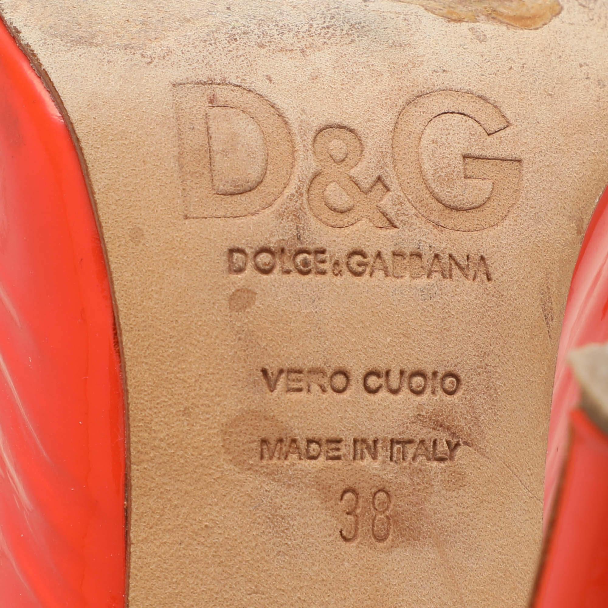 D&G Orangefarbene Peep Toe Slingback-Sandalen aus Lackleder Größe 38 im Angebot 4