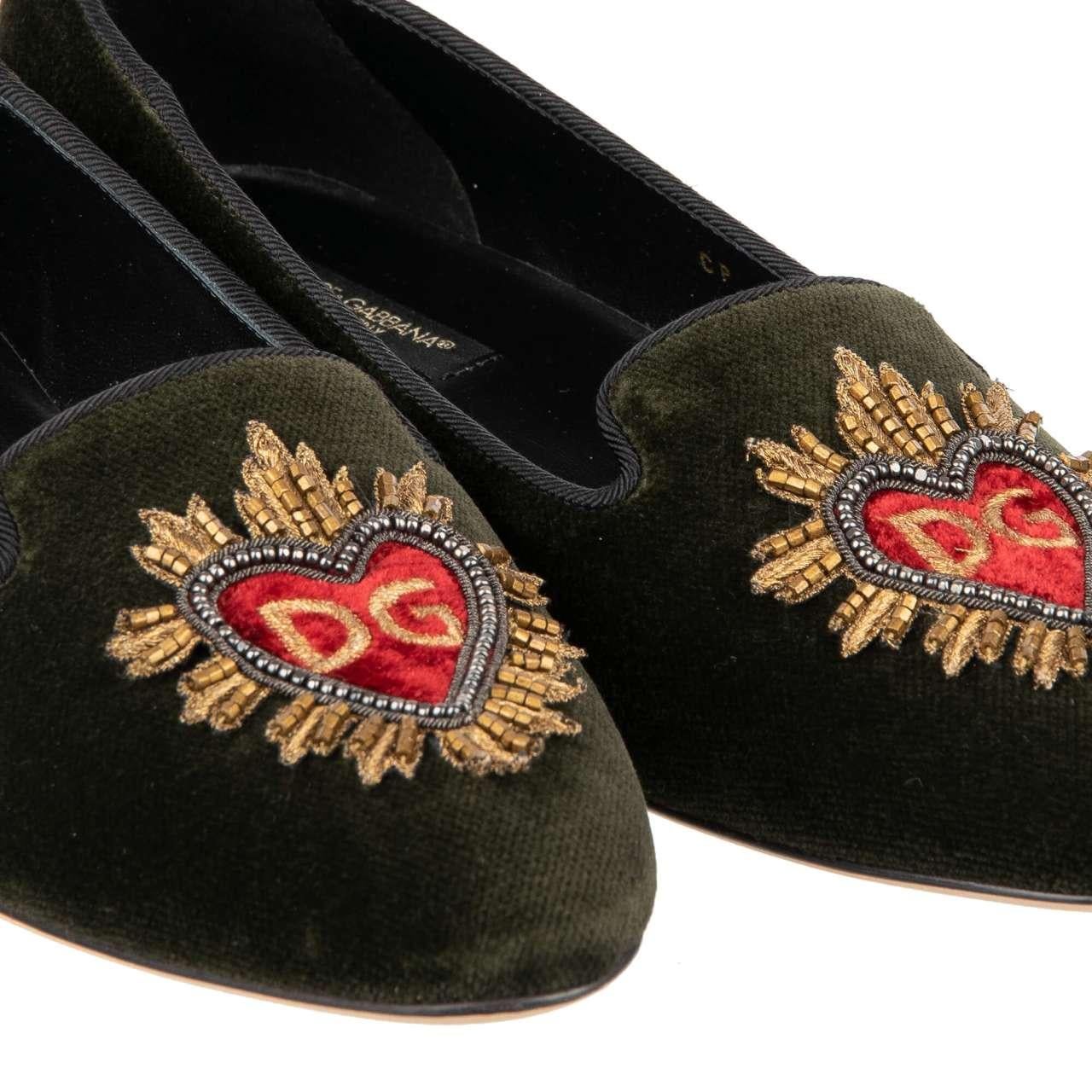 - Pointed Velvet Ballet Flats AUDREY in khaki green with Sacred Heart Pearl and Logo embroidery by DOLCE & GABBANA - New with Box - MADE IN ITALY - Former RRP: EUR 534 - Embroidered Sacred Heart and Logo - Model: CP0051-B4195-80032 - Material: