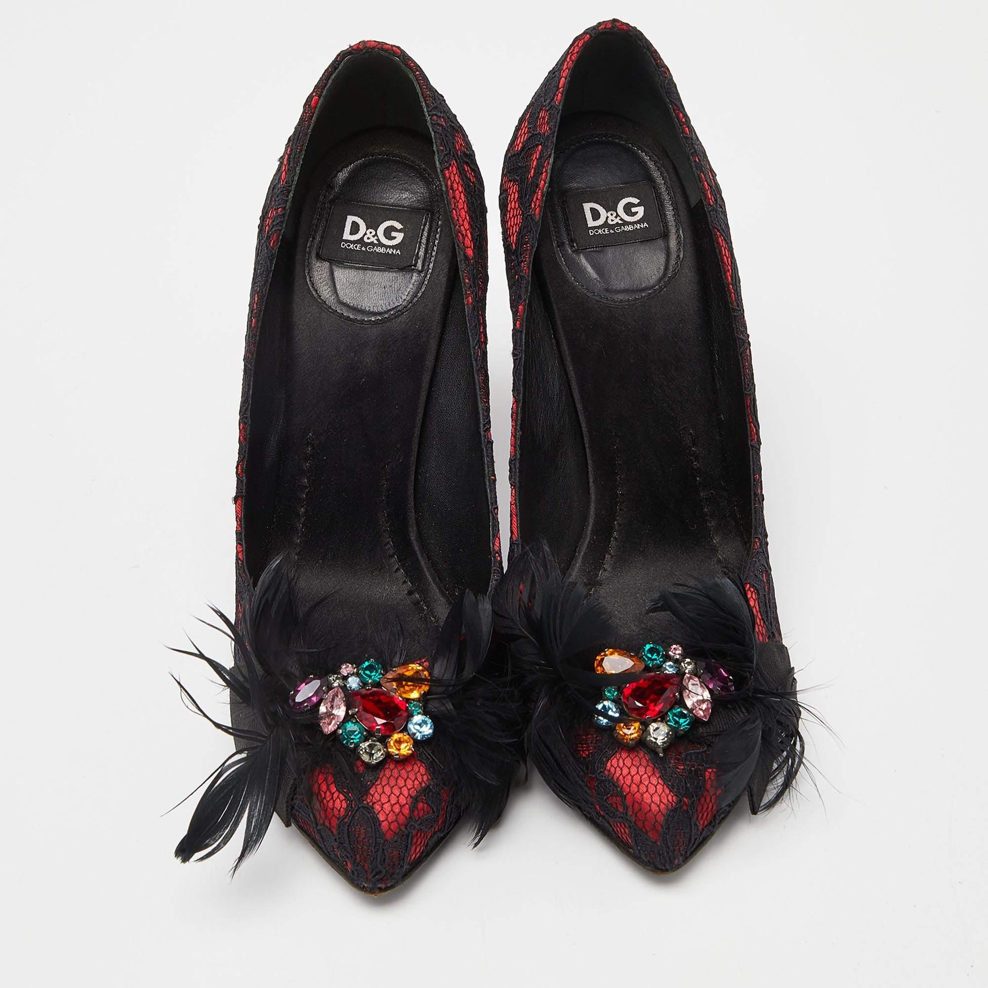 D&G Red/Black Feather and Crystal Embellished Lace and Satin Pumps Size 37.5 In Fair Condition For Sale In Dubai, Al Qouz 2