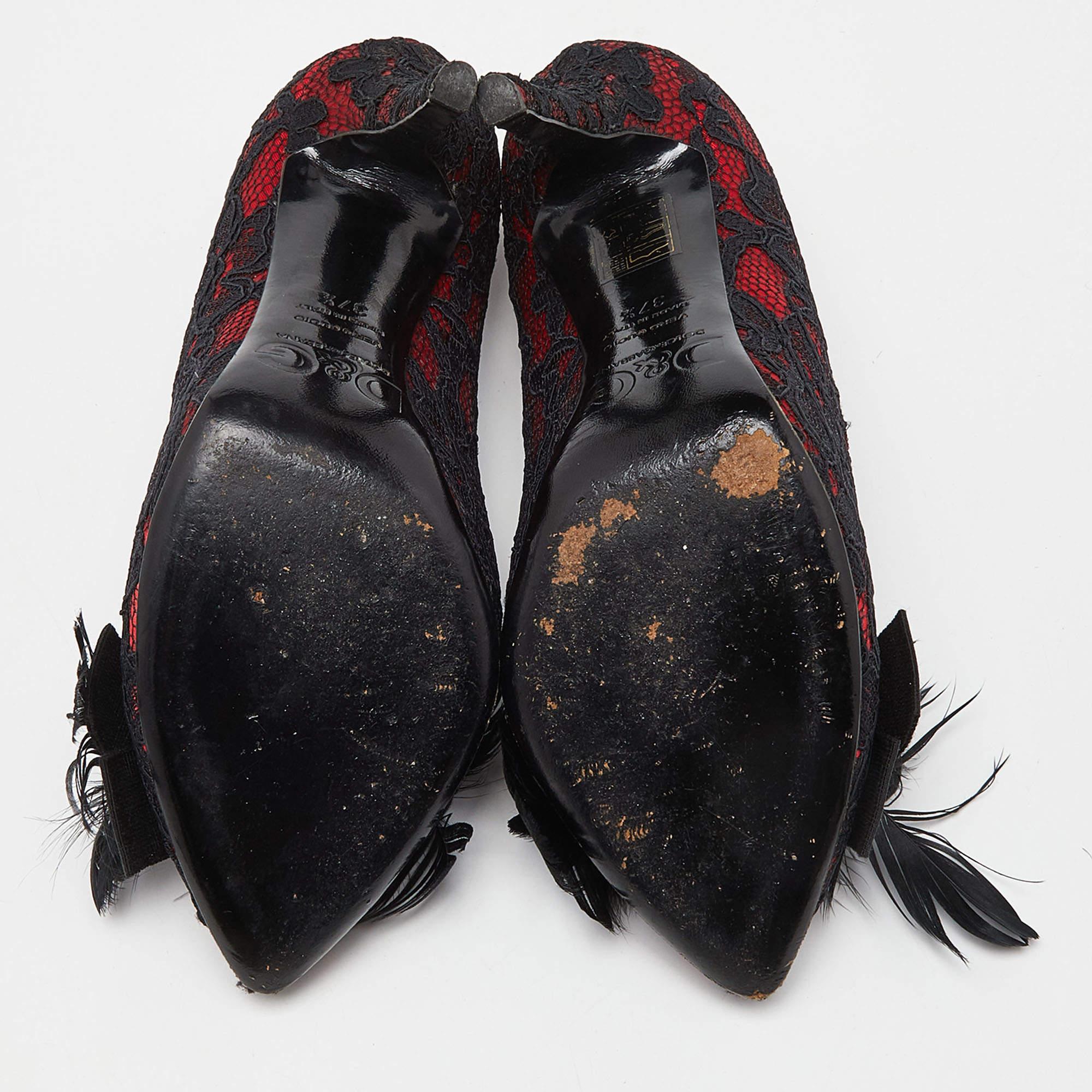 D&G Red/Black Feather and Crystal Embellished Lace and Satin Pumps Size 37.5 For Sale 2