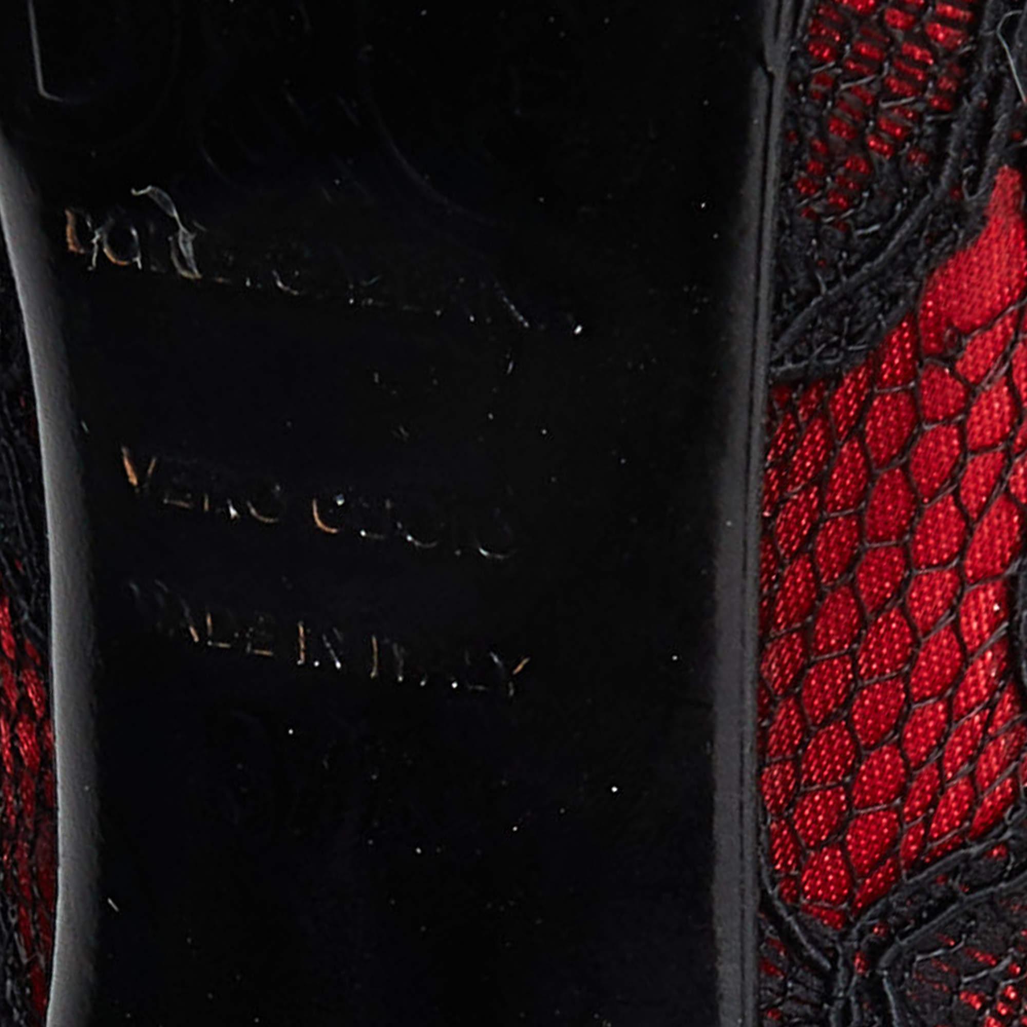D&G Red/Black Feather and Crystal Embellished Lace and Satin Pumps Size 37.5 For Sale 4