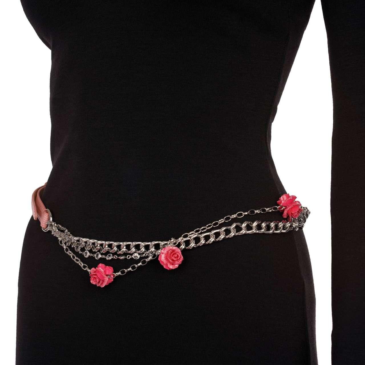 - Chain - Belt embelished with roses, crystals and lizzard structure leather in silver and pink by DOLCE & GABBANA - RUNWAY - Dolce & Gabbana Fashion Show - New with tag - MADE IN ITALY - Modell: BE1321-A10951-80400 - Material: 81% Brass, 15% Resin,
