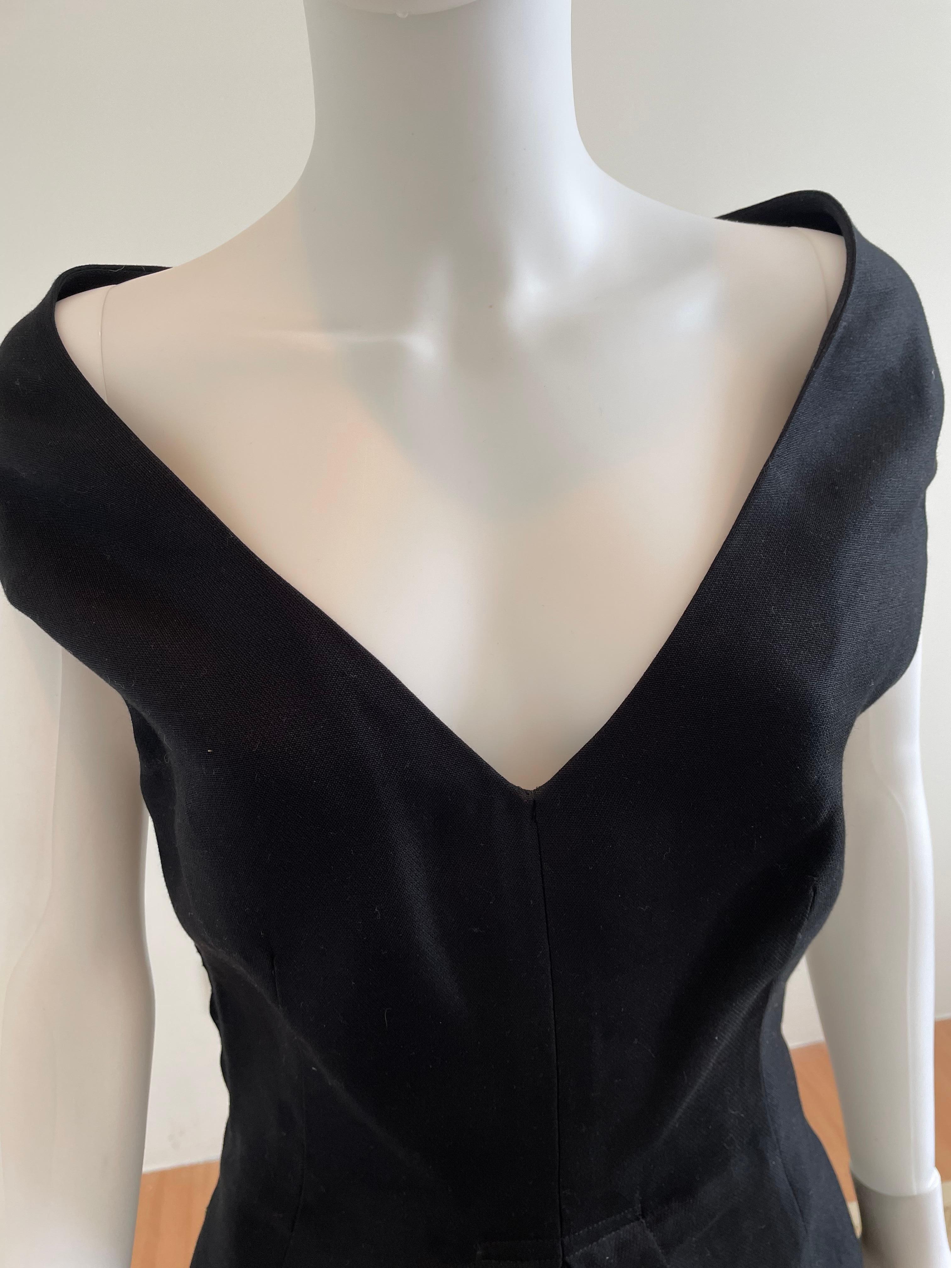 D&G v-neck mid length dress. Silk and cotton. Exposed zipper closure in the back. Made in Italy. Size 44. Please inquire if you have any questions! Please be mindful that this piece has led a previous life, and may tell its story through minor