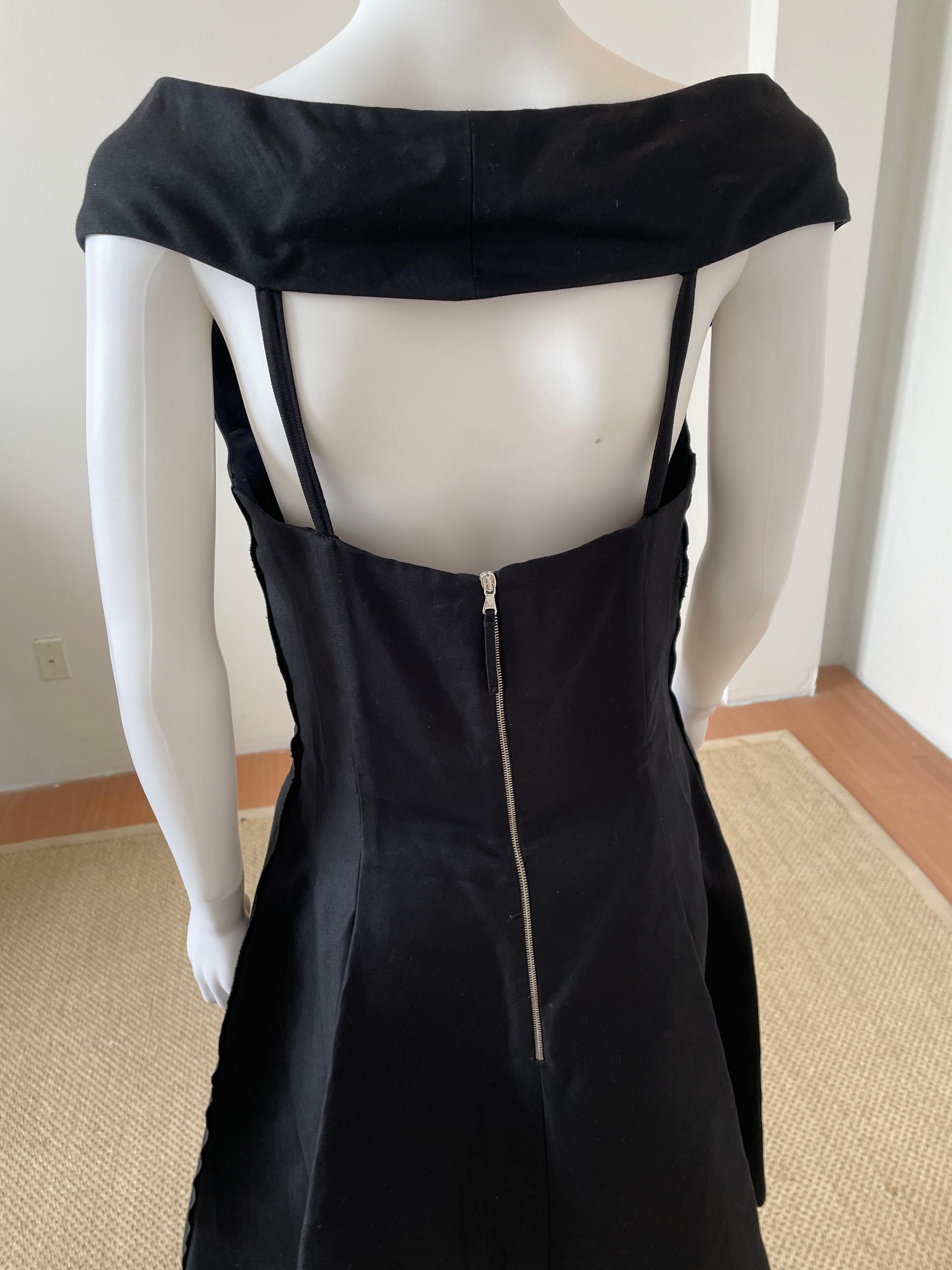 D&G V-Neck Structured Dress In Good Condition For Sale In Brooklyn, NY
