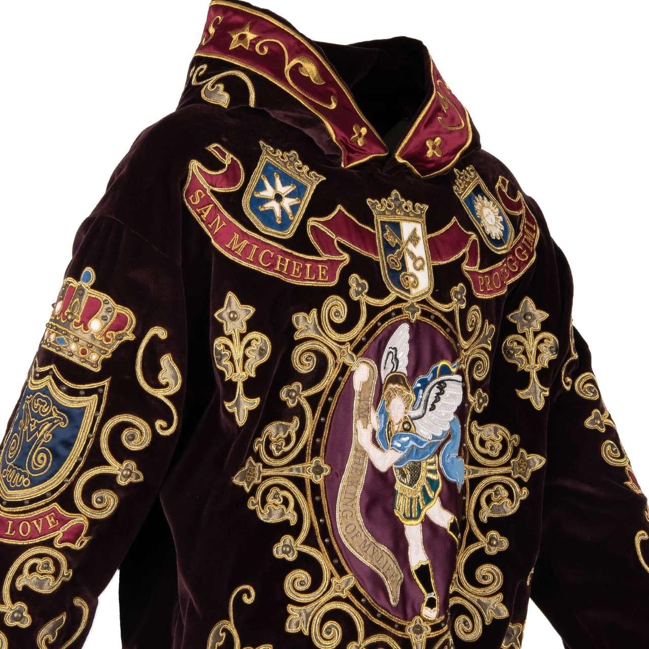 D&G Velvet Hoody Sweater with San Michele Crown King Embroidery Bordeaux Gold 44 For Sale 2