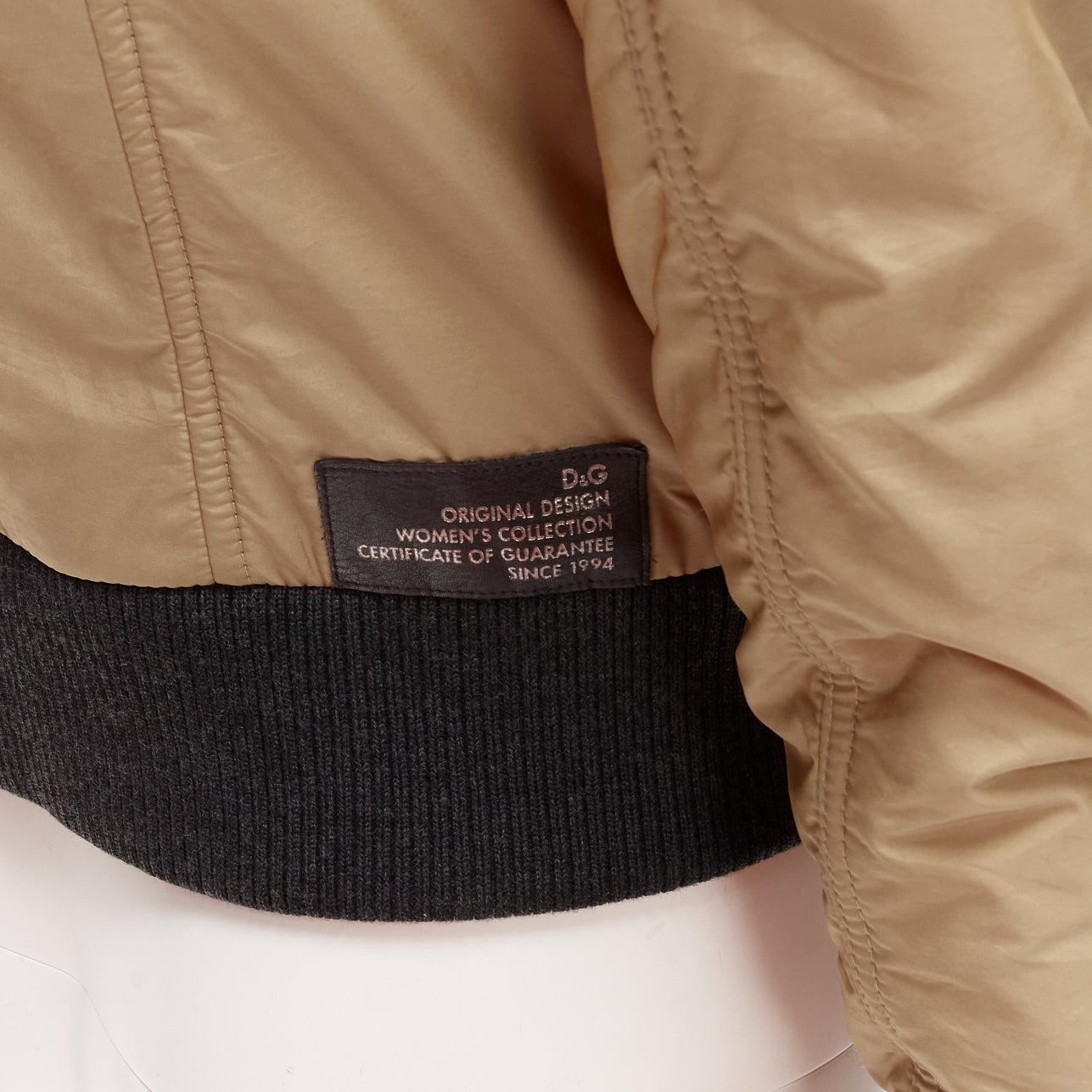 D&G Vintage beige nylon grey jersey collar zip cuff aviator jacket IT38 XS
Reference: LACG/A00426
Brand: D&G
Designer: Domenico Dolce and Stefano Gabbana
Material: Polyamide, Blend
Color: Grey, Beige
Pattern: Solid
Closure: Snap Buttons
Lining: Grey