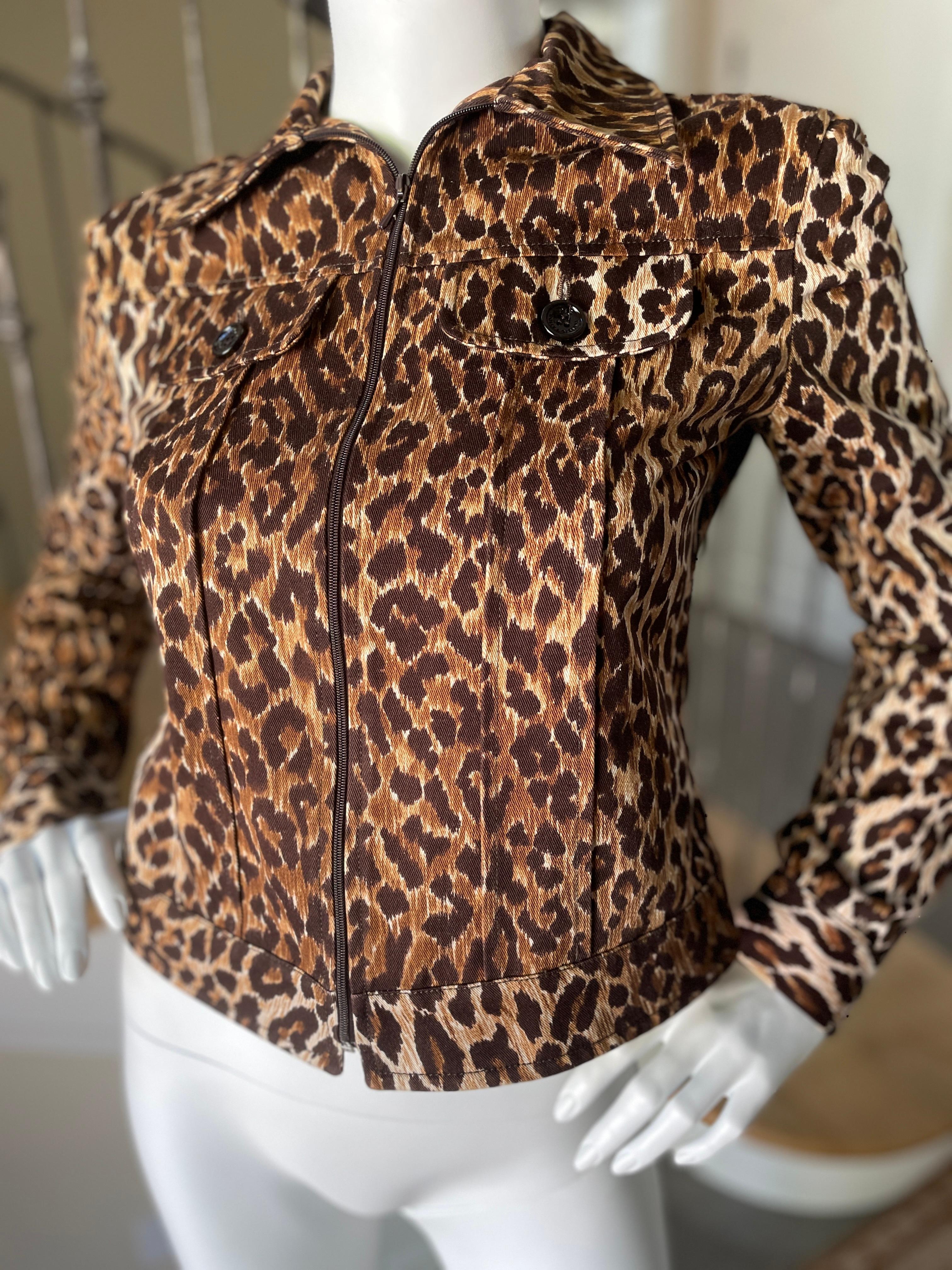 D&G Vintage Cropped Denim-Jacke mit Leopardenmuster und Reißverschluss vorne von Dolce & Gabbana im Zustand „Hervorragend“ im Angebot in Cloverdale, CA
