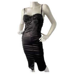 D&G Vintage gerüschtes schwarzes Cocktailkleid mit Unterwirbel-BH von Dolce & Gabbana
