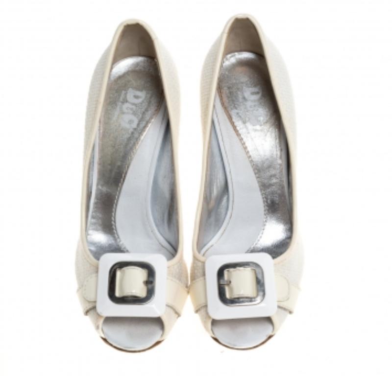 D&G White/Cream Woven Fabric And Patent Leather Buckle Peep Toe Pumps Size 38 In Fair Condition For Sale In Dubai, Al Qouz 2