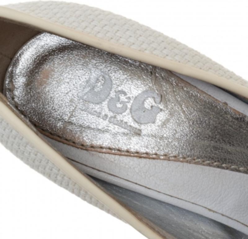 Women's D&G White/Cream Woven Fabric And Patent Leather Buckle Peep Toe Pumps Size 38 For Sale