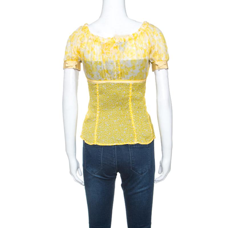 With this D&G top in your wardrobe, you can now dress in style for any casual occasion. This impeccable yellow piece pairs well with any bottom. Expertly tailored in 100% silk, the floral-printed top makes you look as spectacular as you feel.


