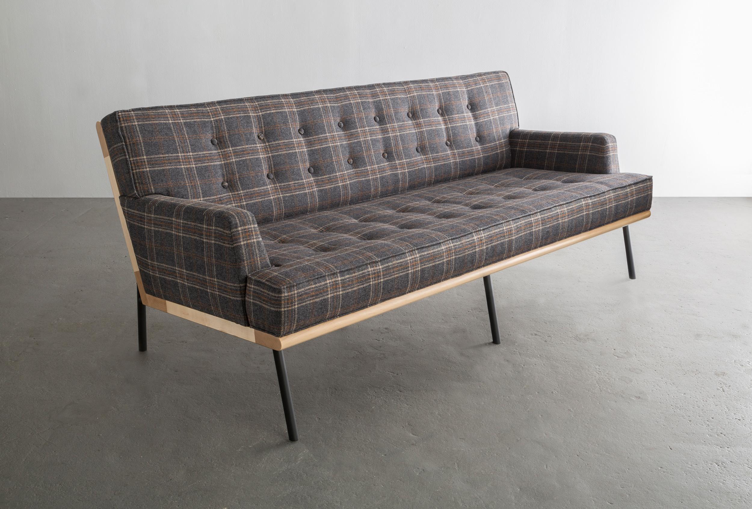 
Shown in maple. Also available in ash, cherry, or walnut. 
Powder coated steel legs shown in matte black and available in standard RAL colors.
Upholstery in felt, bouclé, or upholstery in customer’s own material or leather (COM+COL).