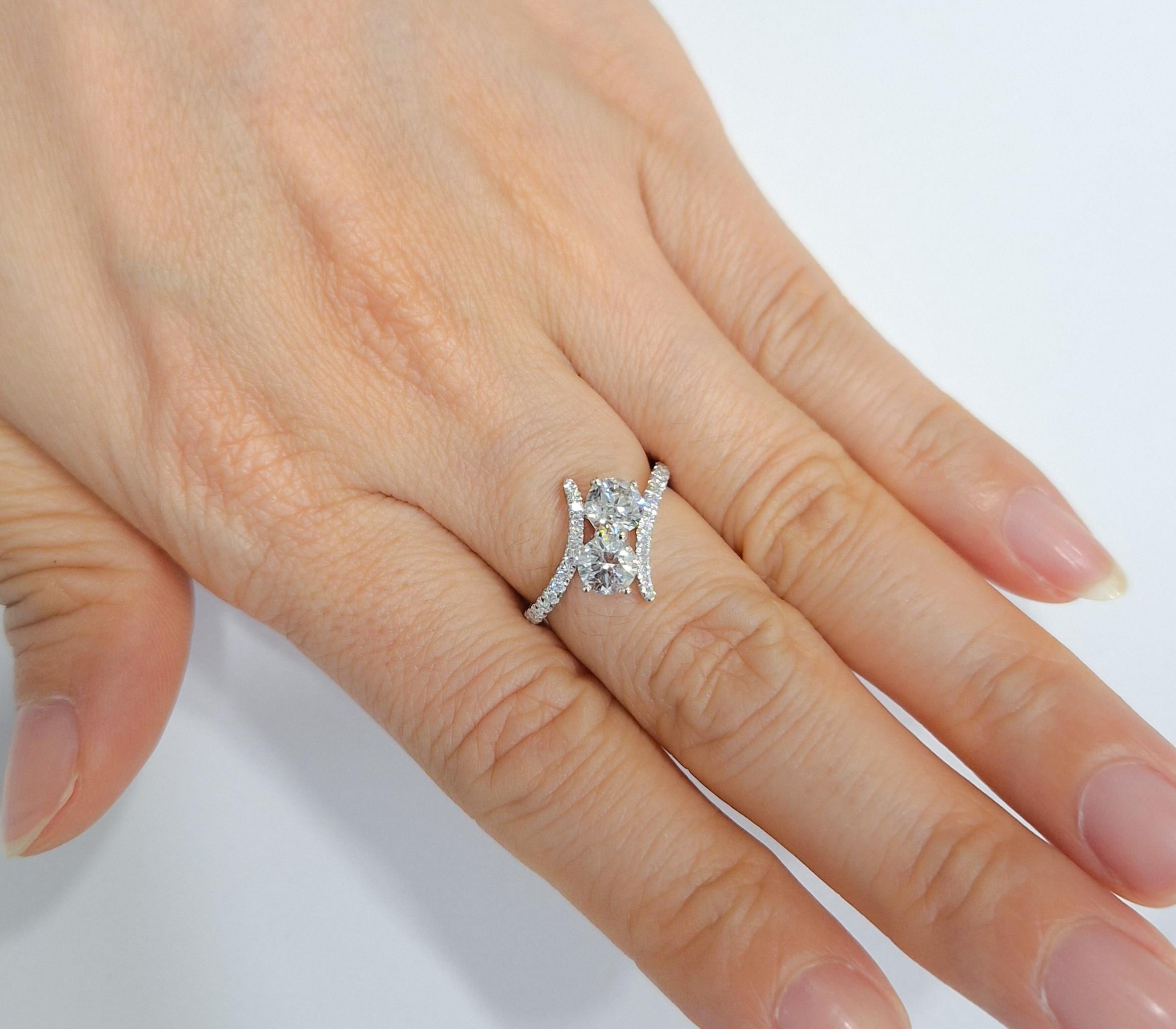 Bague en platine certifiée DGL et ornée d'un diamant blanc à taille ronde et brillante Pour femmes en vente