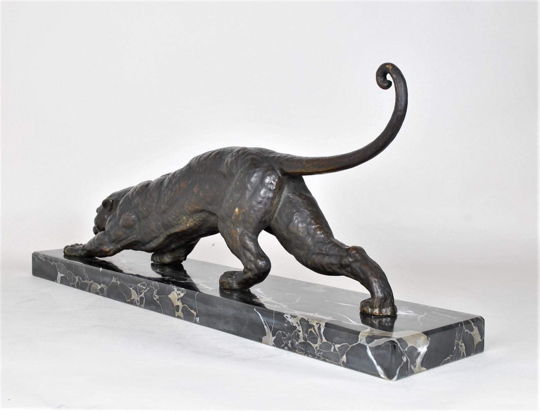 Dh Chiparus, Panther on the Lookout, Rare Bronze Model, Signed, Art Deco, 20th C In Good Condition For Sale In MARSEILLE, FR