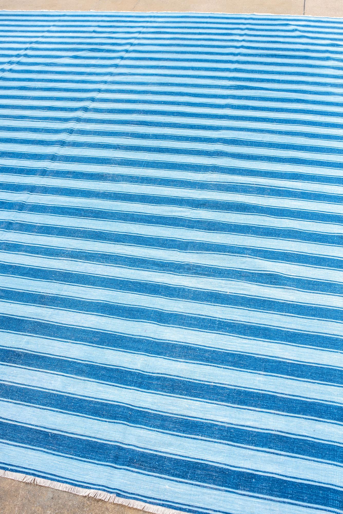 Dhurrie Carpet with Allover Denim Blue and White Stripes Indio en venta