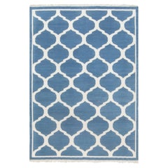Moderner Dhurrie-Flatweave-Teppich in Elfenbein und Blau „Casbah“ von Doris Leslie Blau