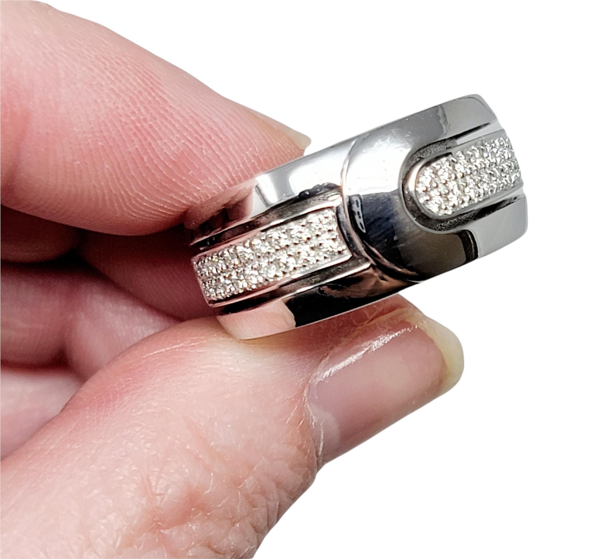 Di Modelo Bague à large anneau en or blanc 18 carats avec pavé de diamants en vente 4