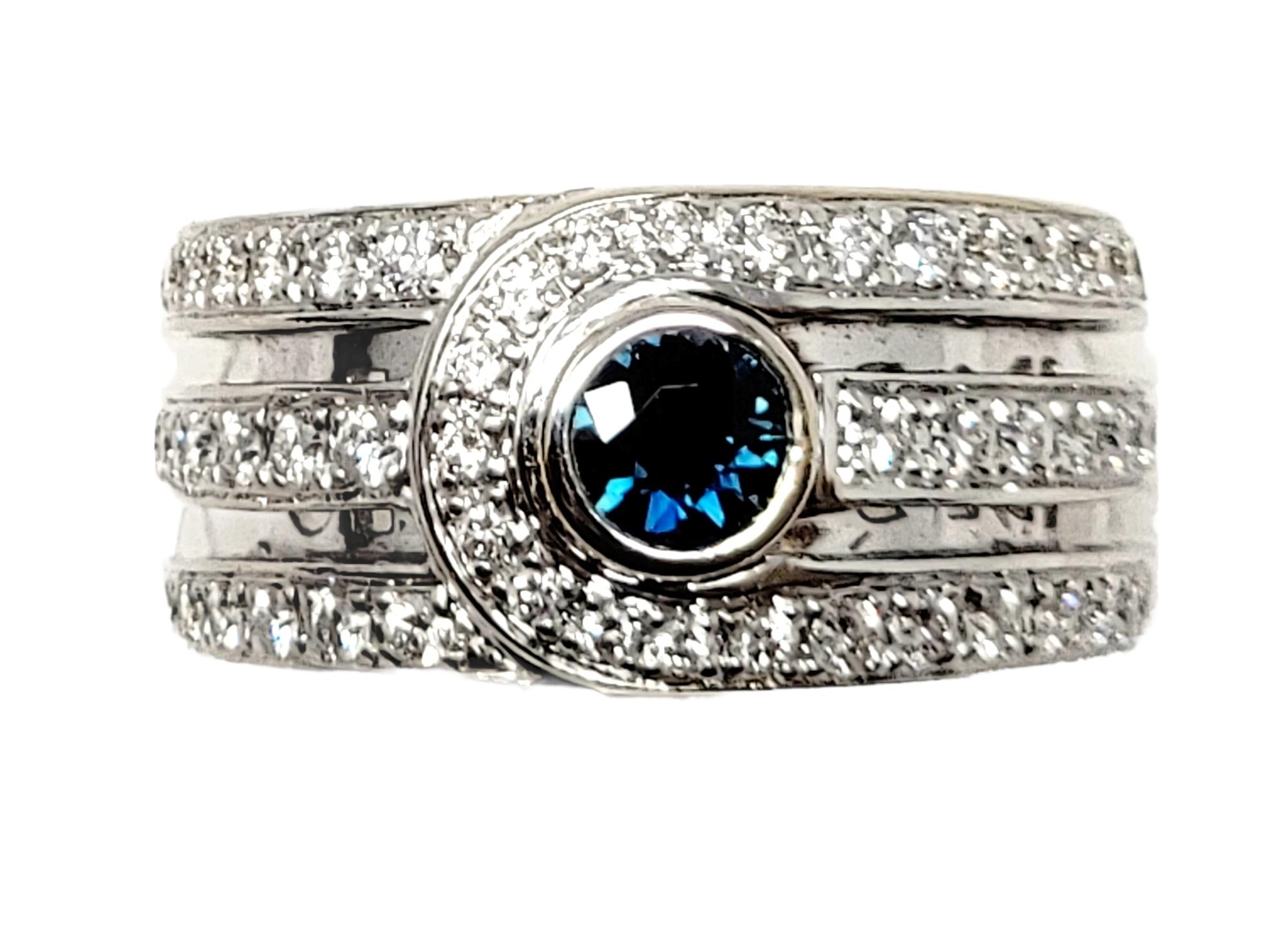 Contemporain Di Modelo Bague jonc à trois rangées de diamants et saphirs en or blanc 18 carats en vente