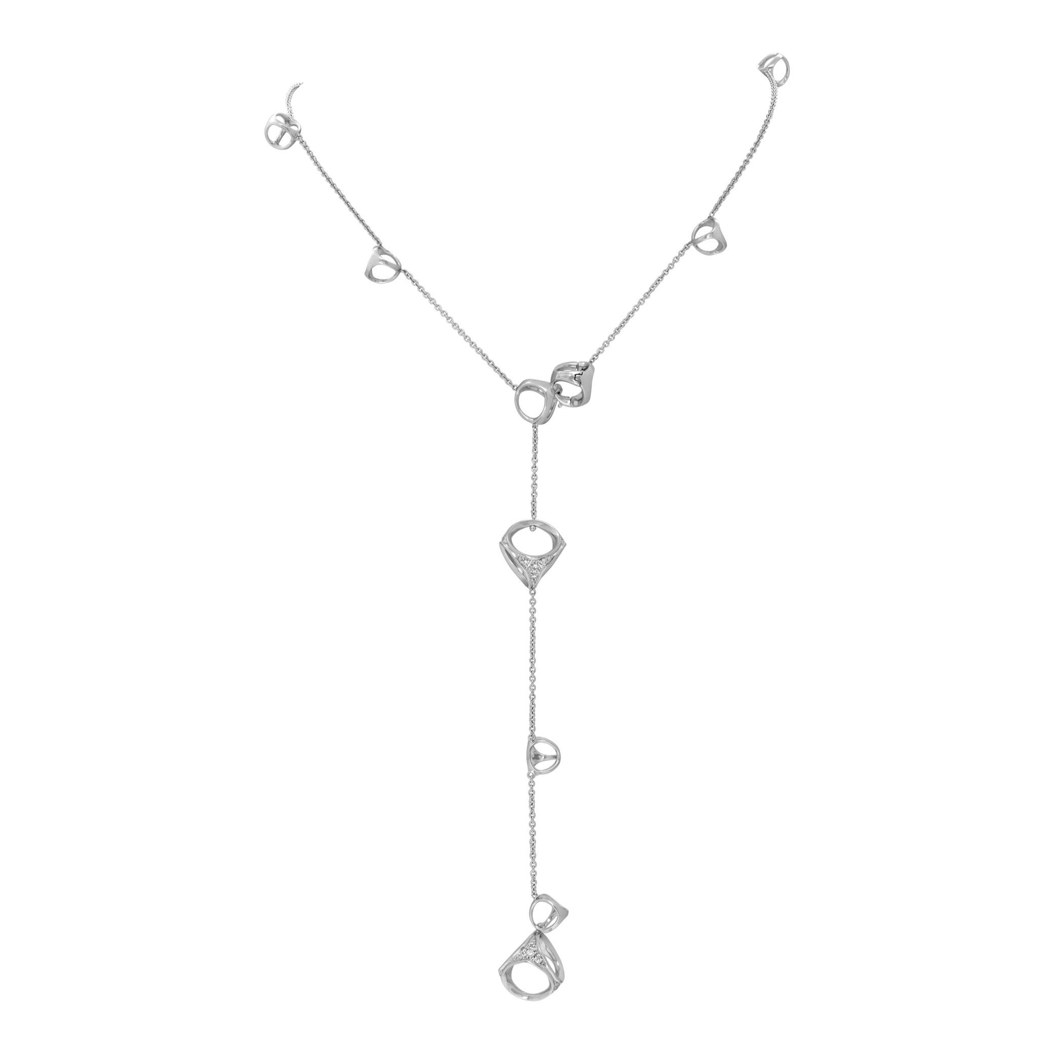 Di Modolo Triadra Circle Lariat necklace in 18k white gold featuring 0.69 carats of E-F color, VVS-VS clarity round brilliant diamonds. Length 21 inches.