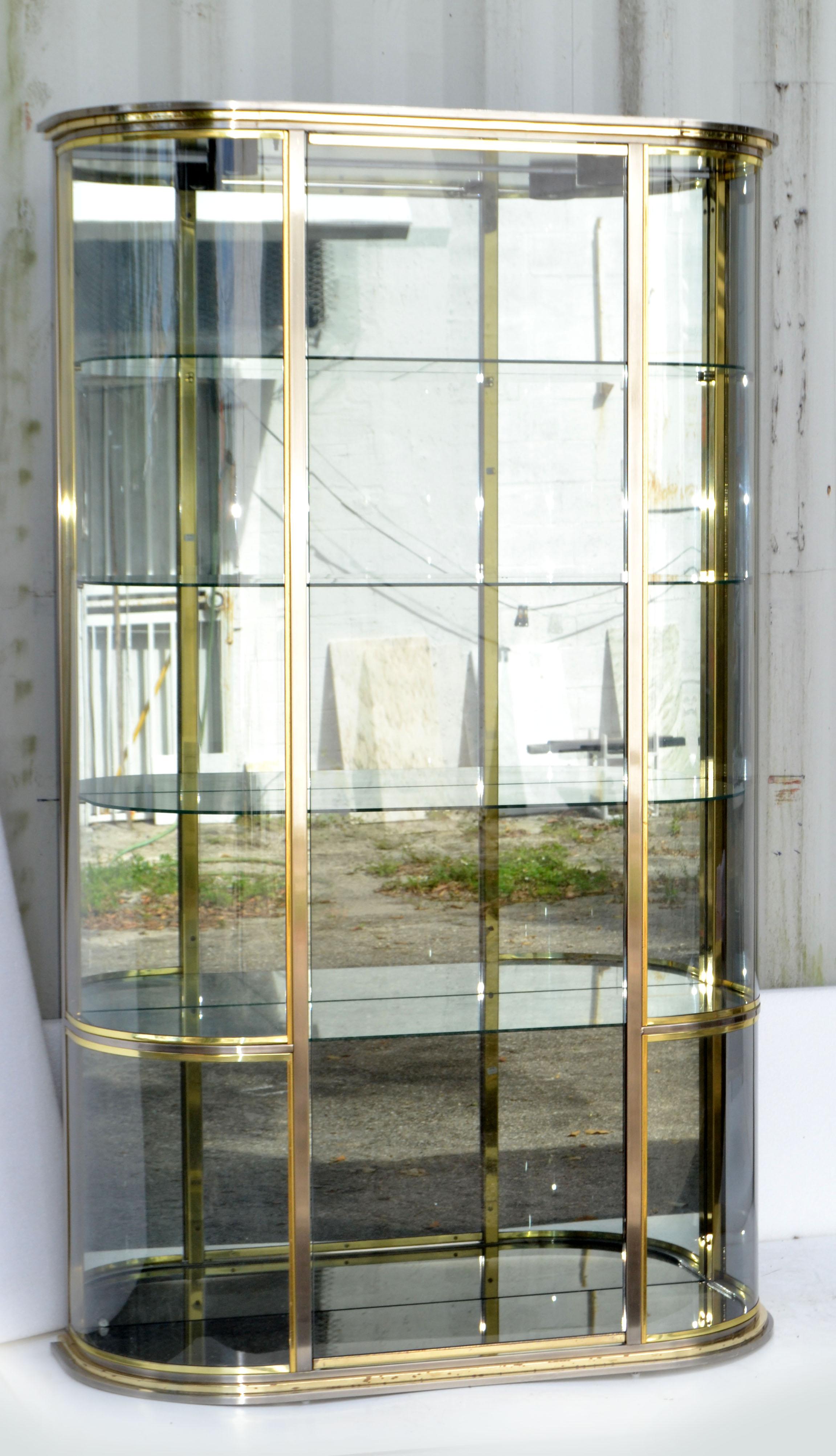 Mid-Century Modern two Patina Brass, Gun Metal & smoked Glass Vitrine made by Design Institute America in 1985.
Features a mirrored Back and 5 tier glass shelves, the bottom shelf is smoked Glass the top 4 are clear Glass, measure 43.75 x 14.5