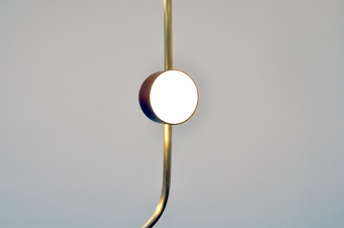 Dia Contemporary LED-Kronleuchter, Config. 3, Massiv Messing, handgefertigt/bearbeitet, Kunst im Angebot 1