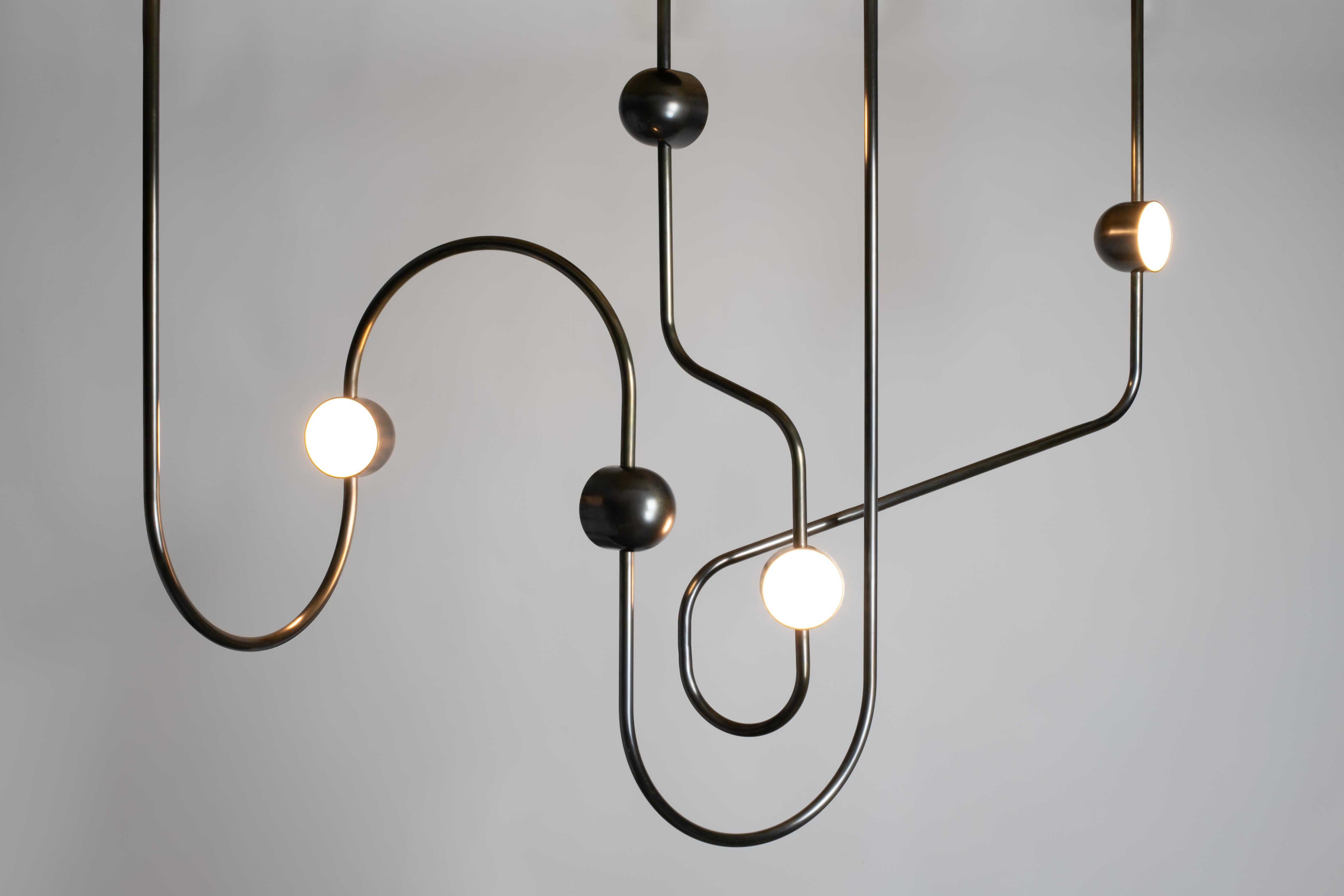 Dia Contemporary LED-Kronleuchter, Config. 3, Massiv Messing, handgefertigt/bearbeitet, Kunst (21. Jahrhundert und zeitgenössisch) im Angebot
