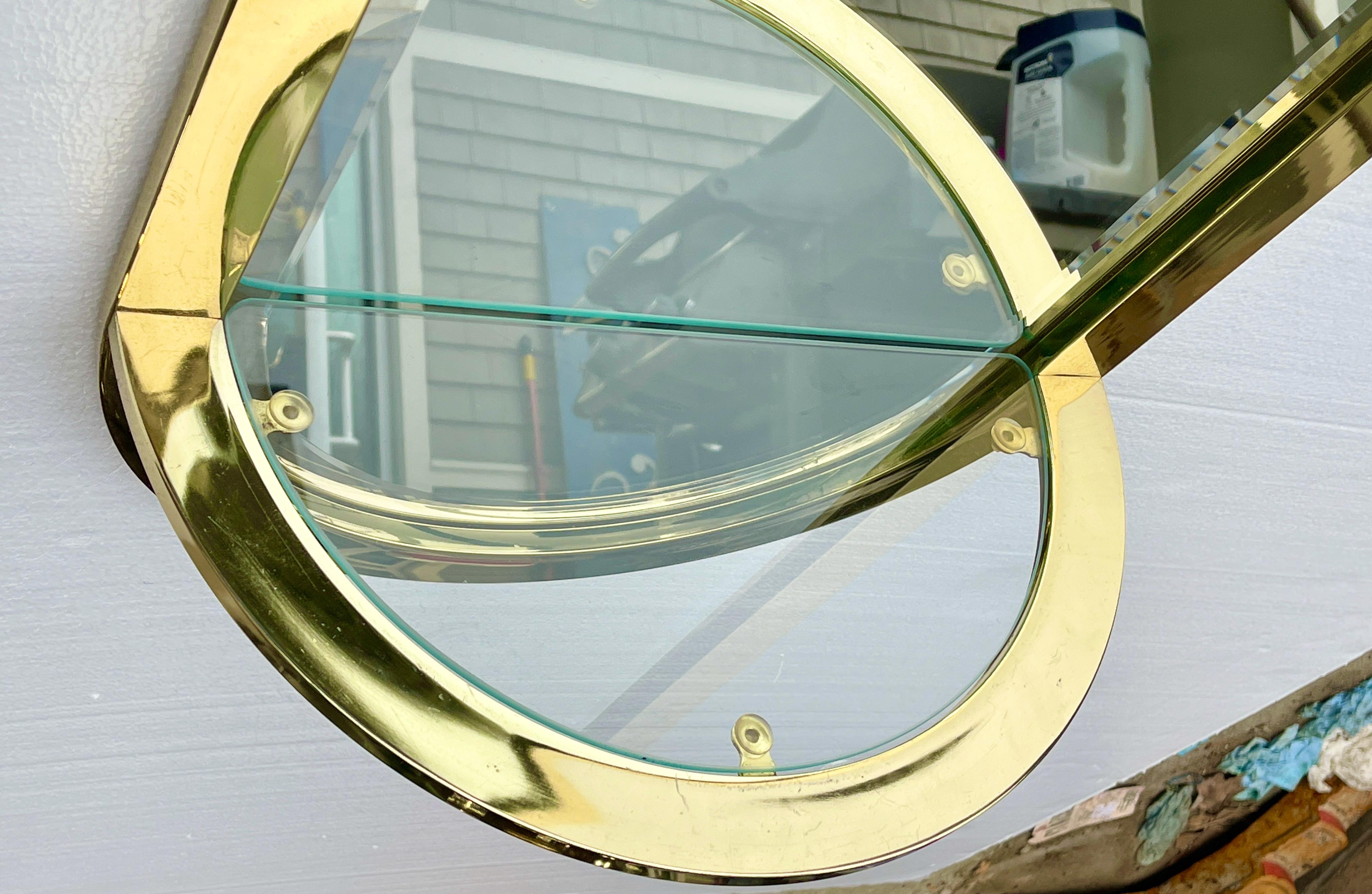 DIA Design Institute America - Miroir ovale de piste de course en laiton avec étagère en demi-lune en vente 6