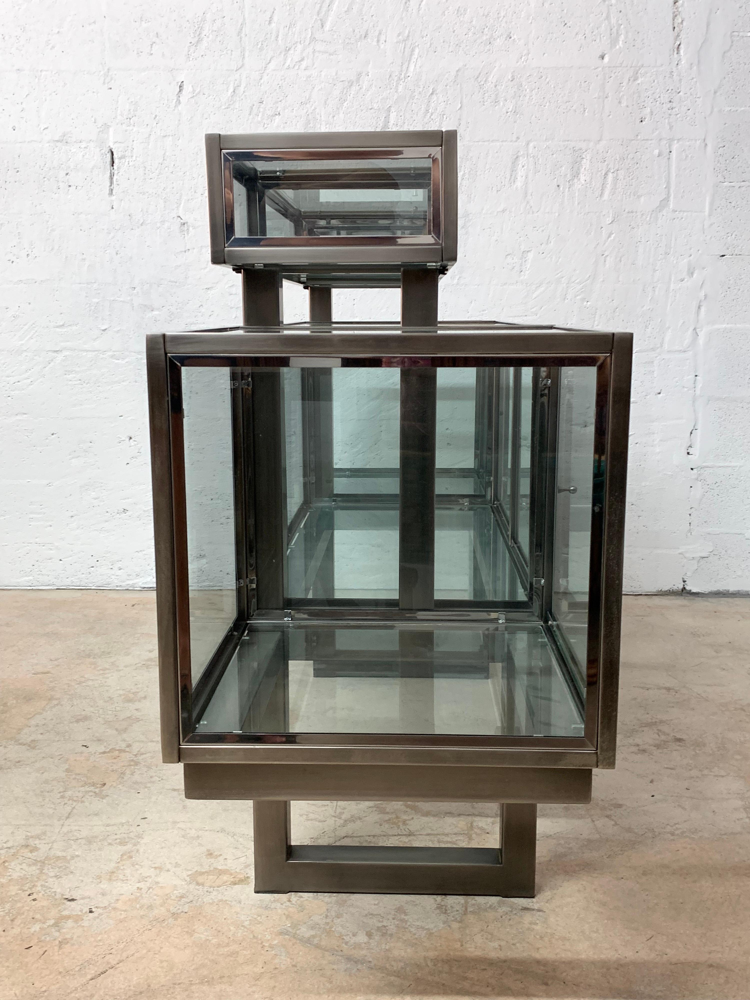 DIA Design Institute of America Steel Chrome and Glass Display Cabinet Vitrine In Good Condition In Miami, FL