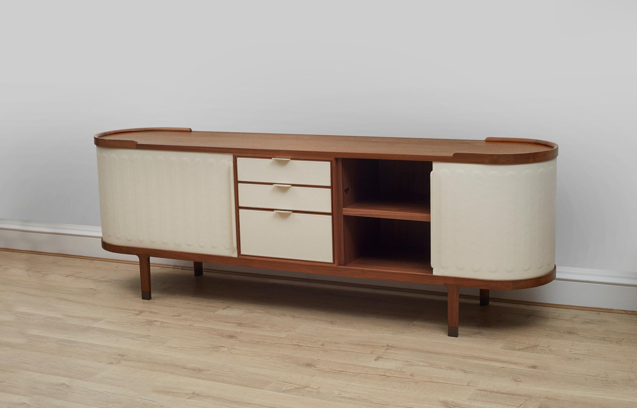 Dia Sideboard from Giorgetti, designed by Chi Wing Lo In Excellent Condition In London, GB