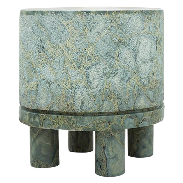 Table d'appoint en roche volcanique Diabase, sculptée à la main, pièces uniques en vente