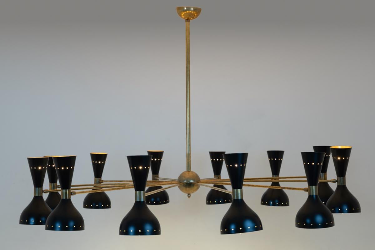 XXI secolo e contemporaneo Lampadario Diabolo in ottone patinato e lacca nera. Contemporaneo. in vendita