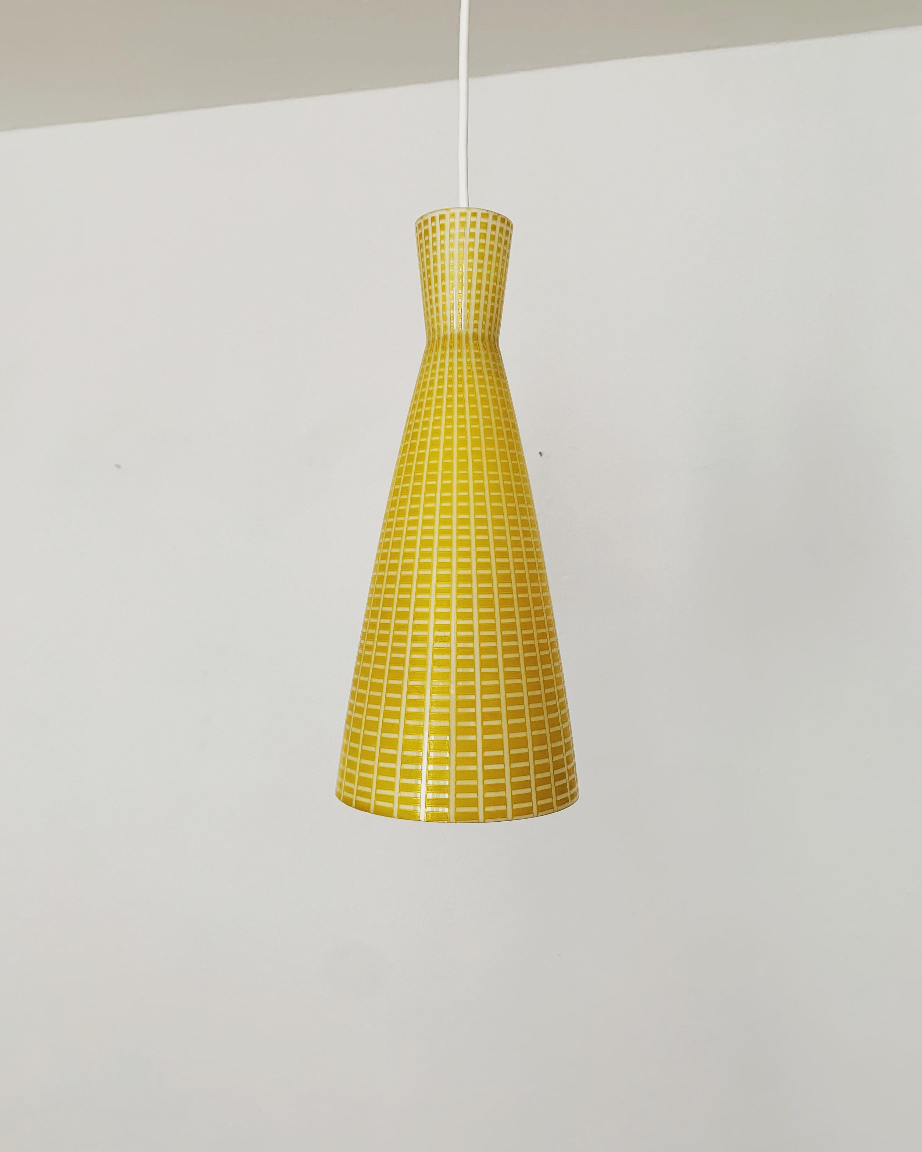 Mid-Century Modern Lampe à suspension en verre Diabolo d'Aloys Gangkofner pour Peill and Putzler en vente