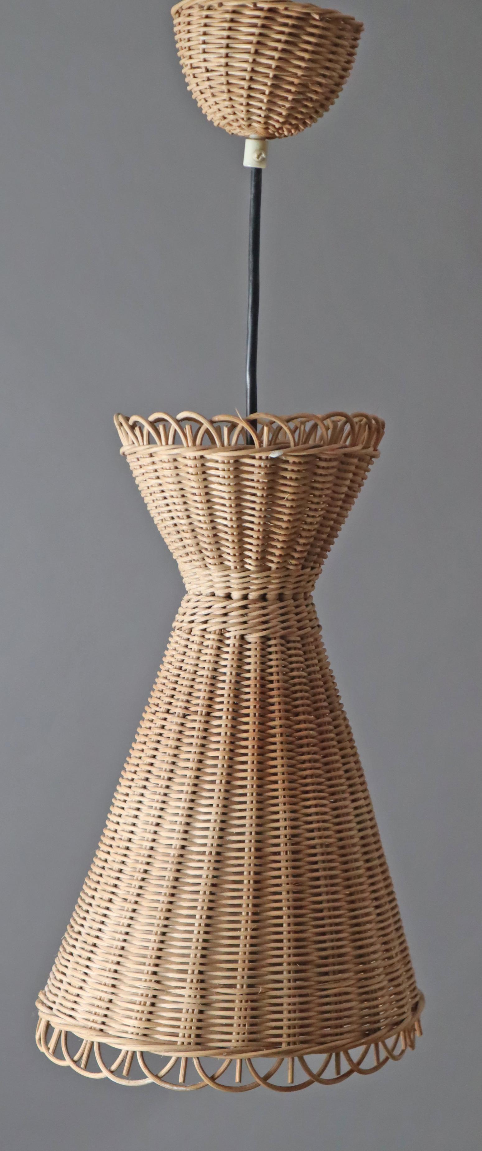 Lámpara colgante Diabolo Kiwi Boho Basket al estilo de J.T. Kalmar , años 50 Alemán en venta