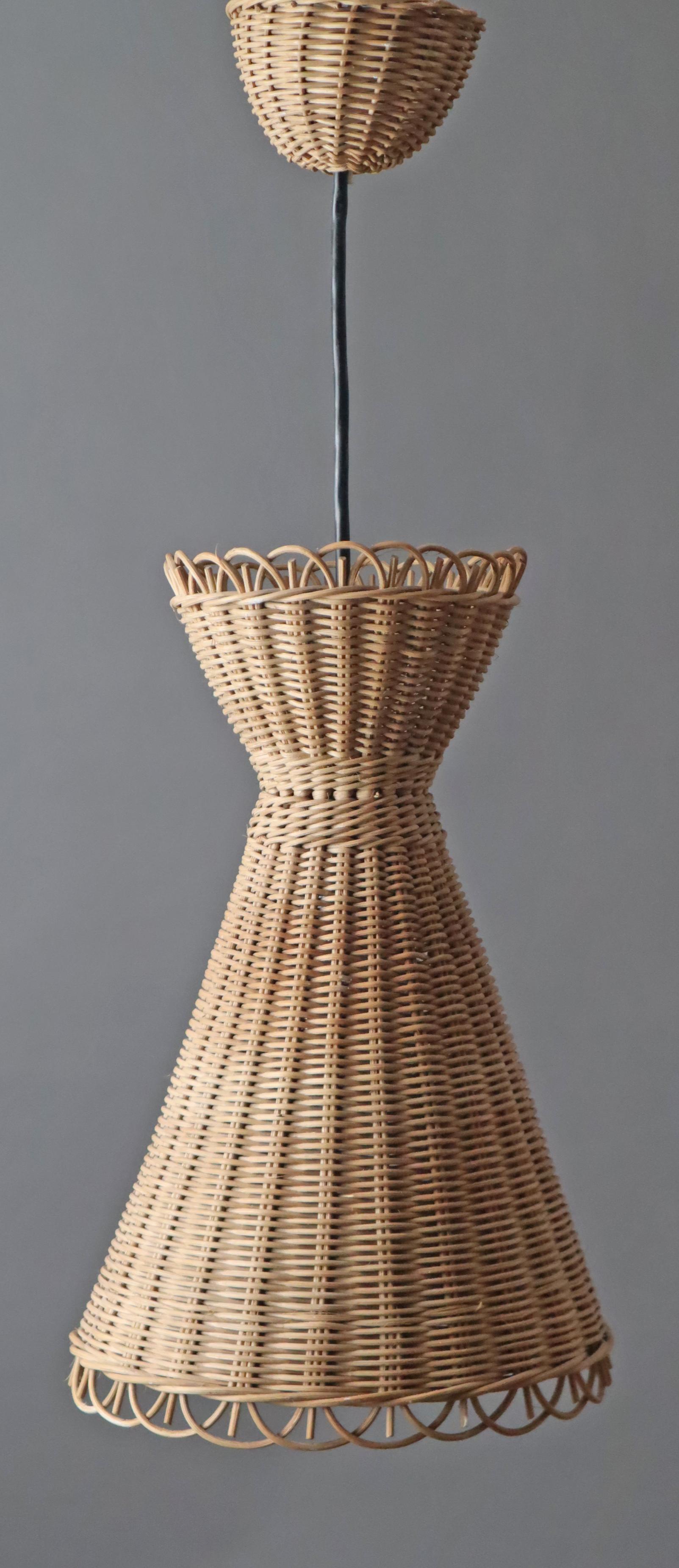 Lámpara colgante Diabolo Kiwi Boho Basket al estilo de J.T. Kalmar , años 50 Hecho a mano en venta