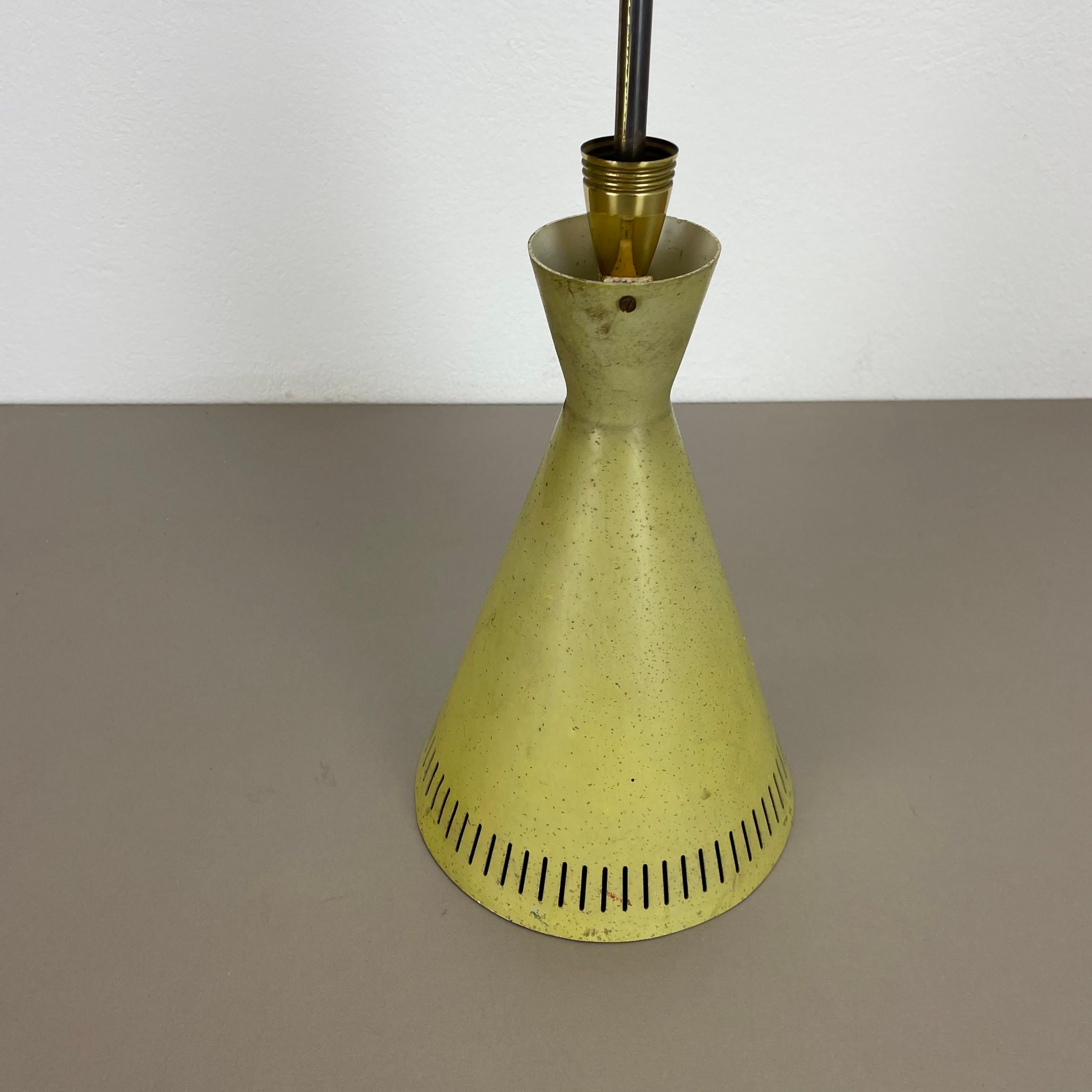 Mid-Century Modern Lampe suspendue de style Stilnovo du milieu du siècle dernier en laiton et métal Diabolo, Italie 1950 en vente