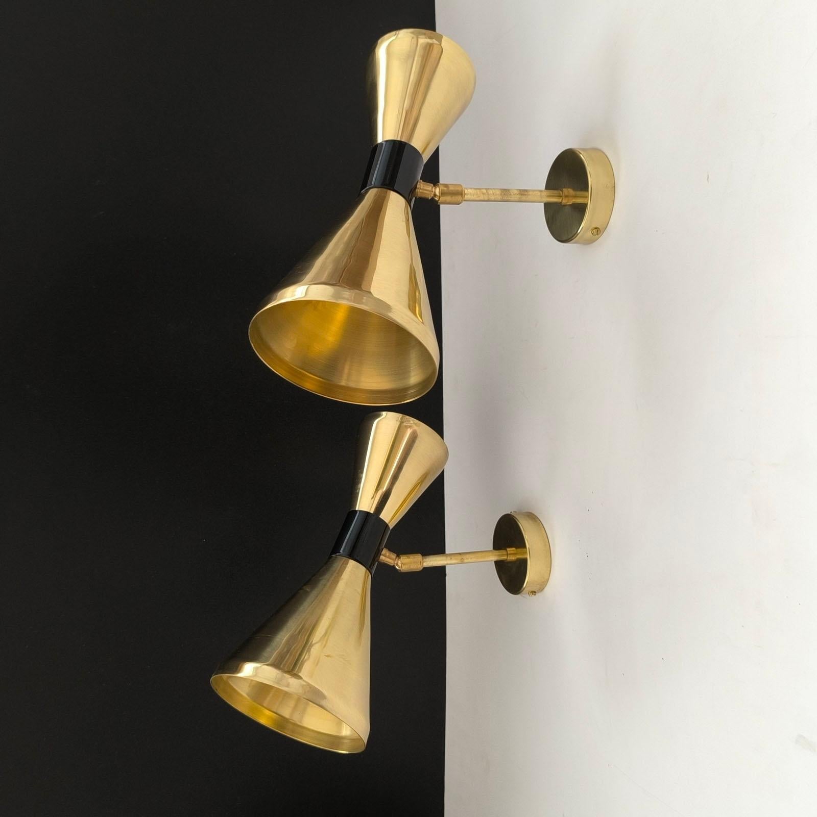 Mid-Century moderno Diabolo Coppia di applique regolabili in ottone, nello stile di Stilnovo in vendita