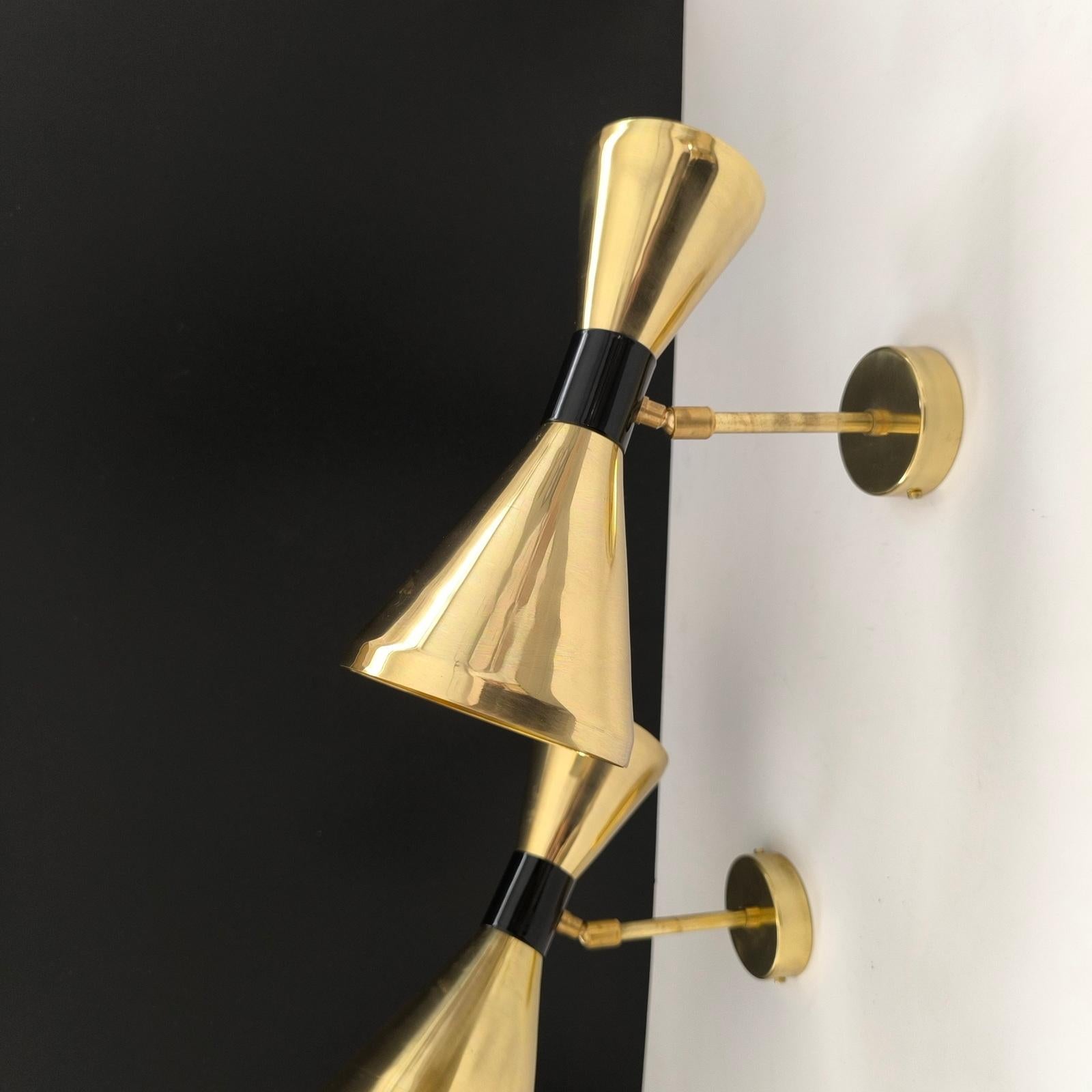 Italiano Diabolo Coppia di applique regolabili in ottone, nello stile di Stilnovo in vendita