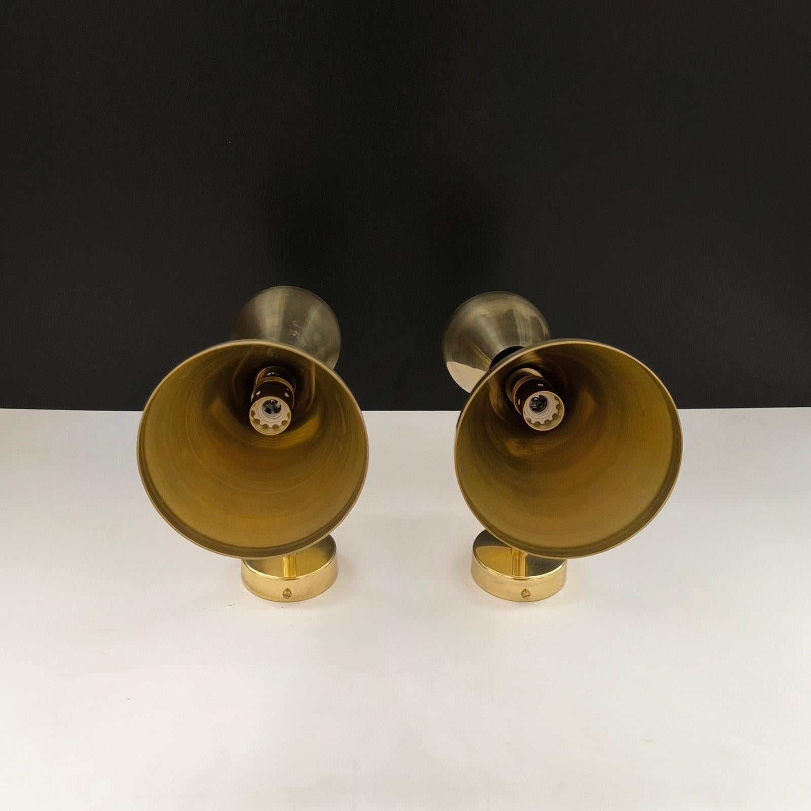 Diabolo Coppia di applique regolabili in ottone, nello stile di Stilnovo in vendita 1