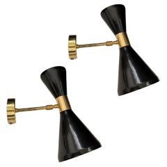 Diabolo Paire d'appliques réglables, laiton et laque noire, style Stilnovo