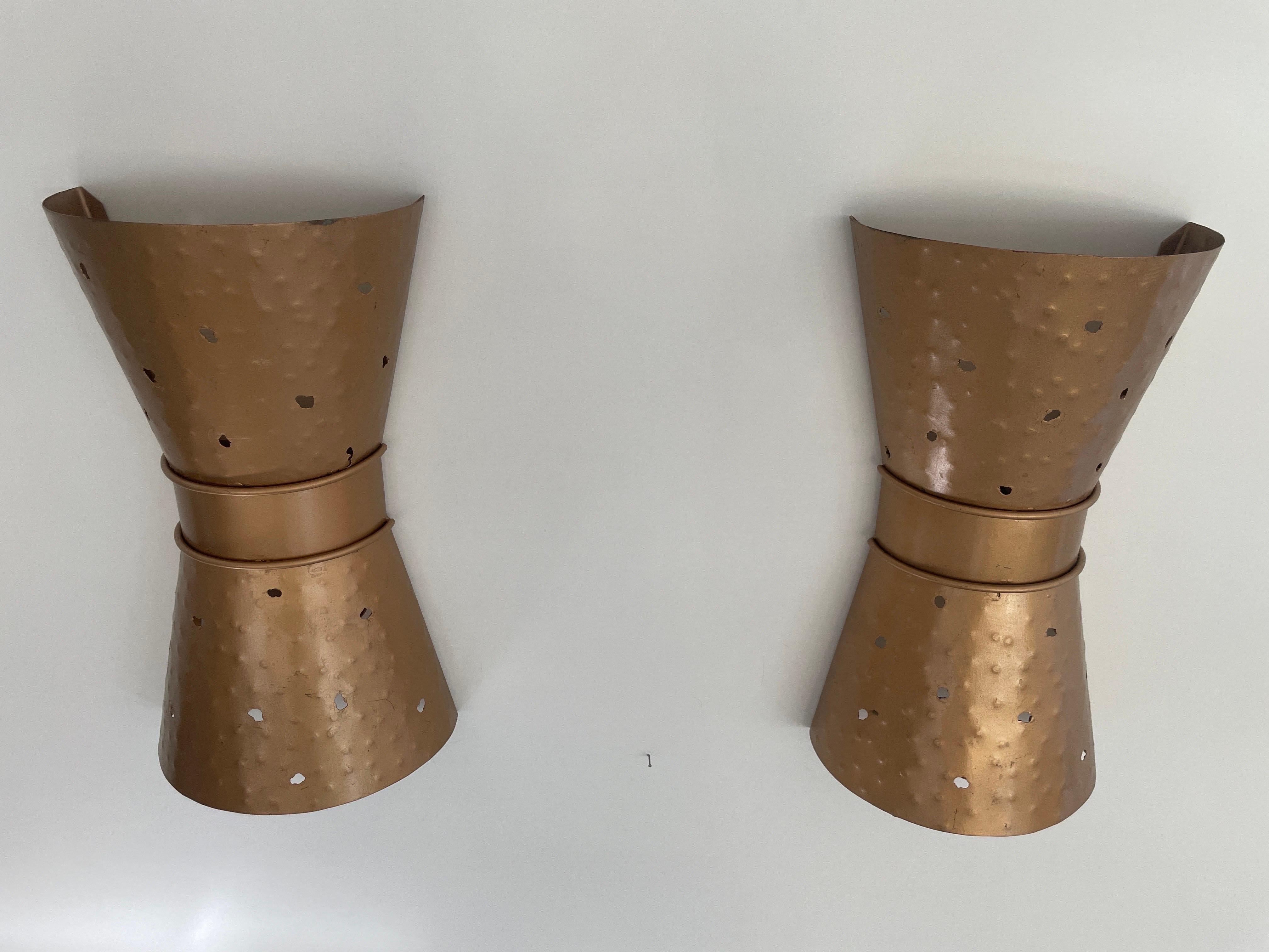 Diabolo Style Design Hand-crafted Pair of Sconces, 1970s, Germany

Very nice high quality wall lamps

Lamps are in very good vintage condition.

Note: 2 pair available.

These lamps works with 2x E27 standart light bulbs
Wired and suitable to use in